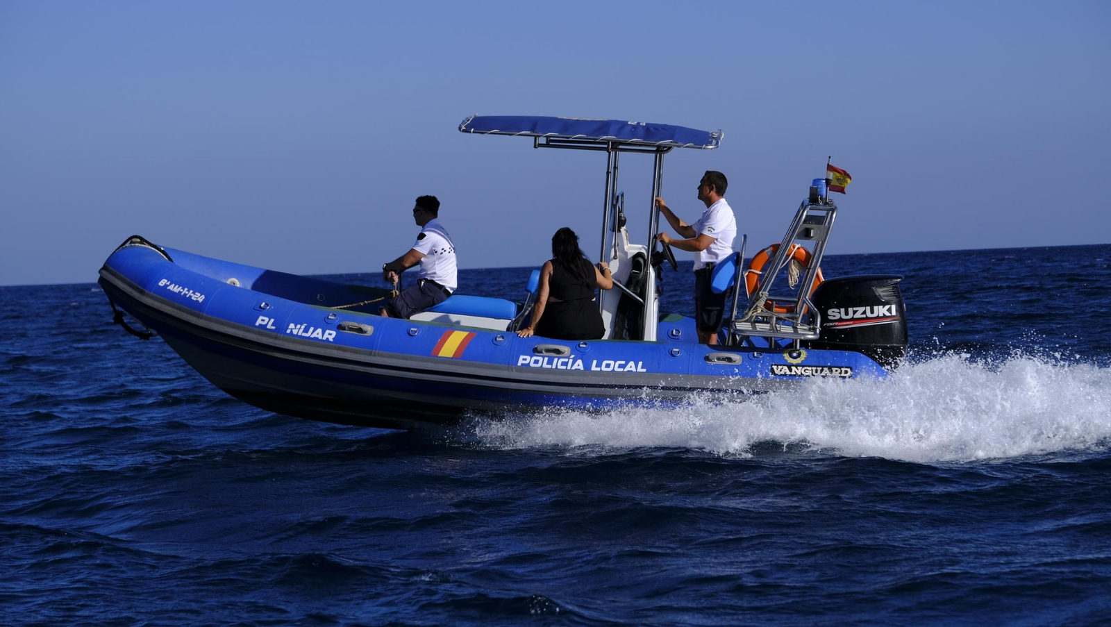 Una jornada con el servicio marítimo de la Policía Local de Níjar, en imágenes