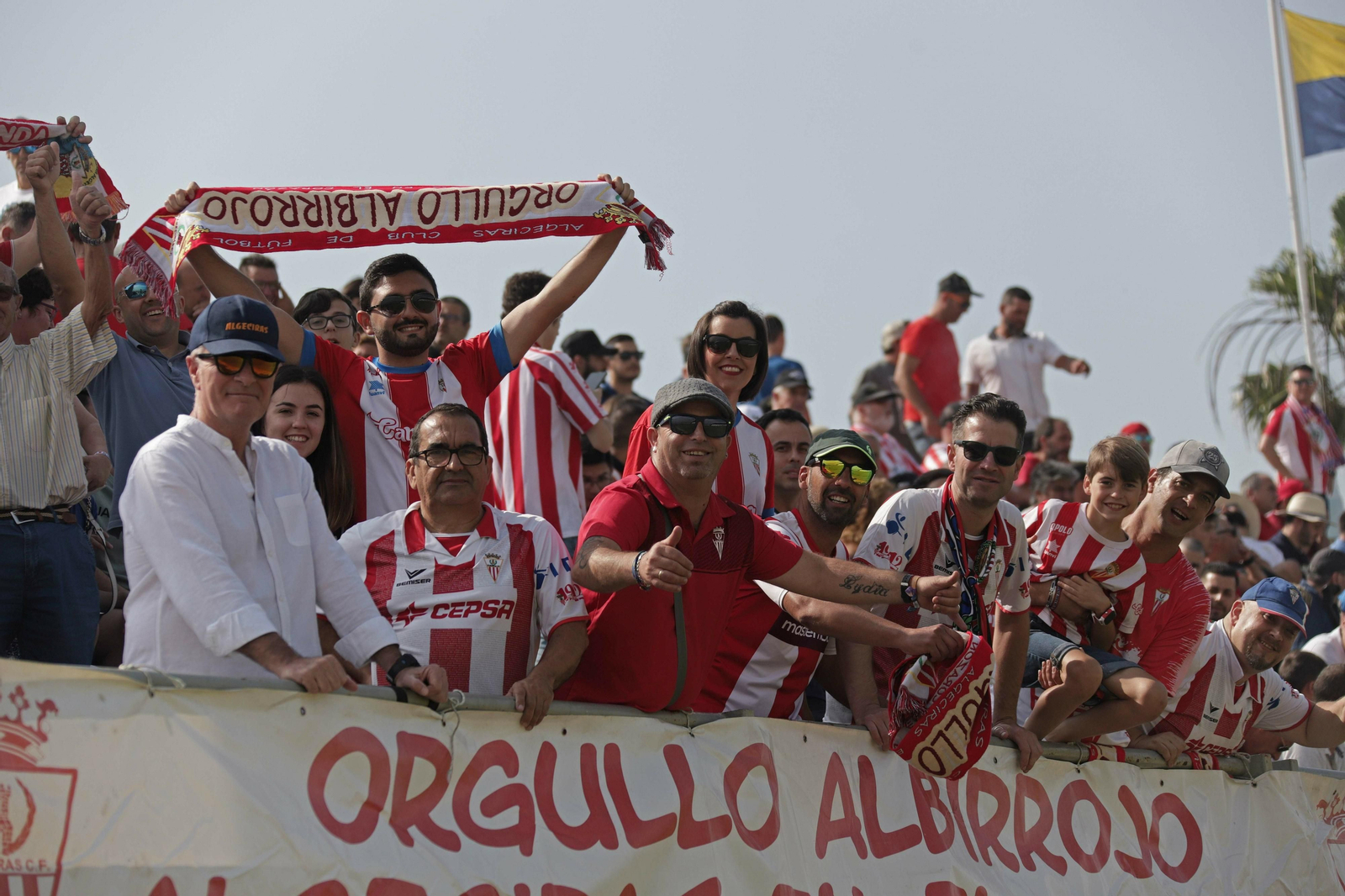 Seguidores del Algeciras, el pasado domingo en el Nuevo Mirador.