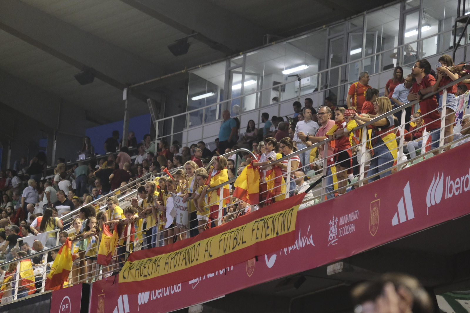 Las mejores fotos del ambiente en El Arcángel para el España - Suiza