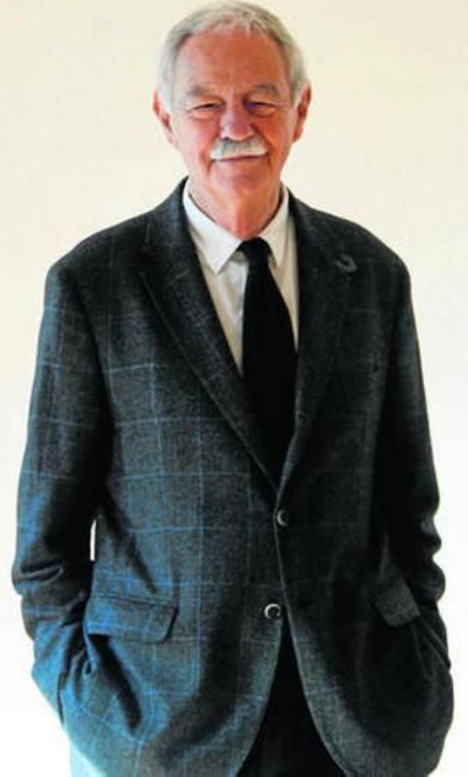 El escritor Eduardo Mendoza, ayer en Barcelona.