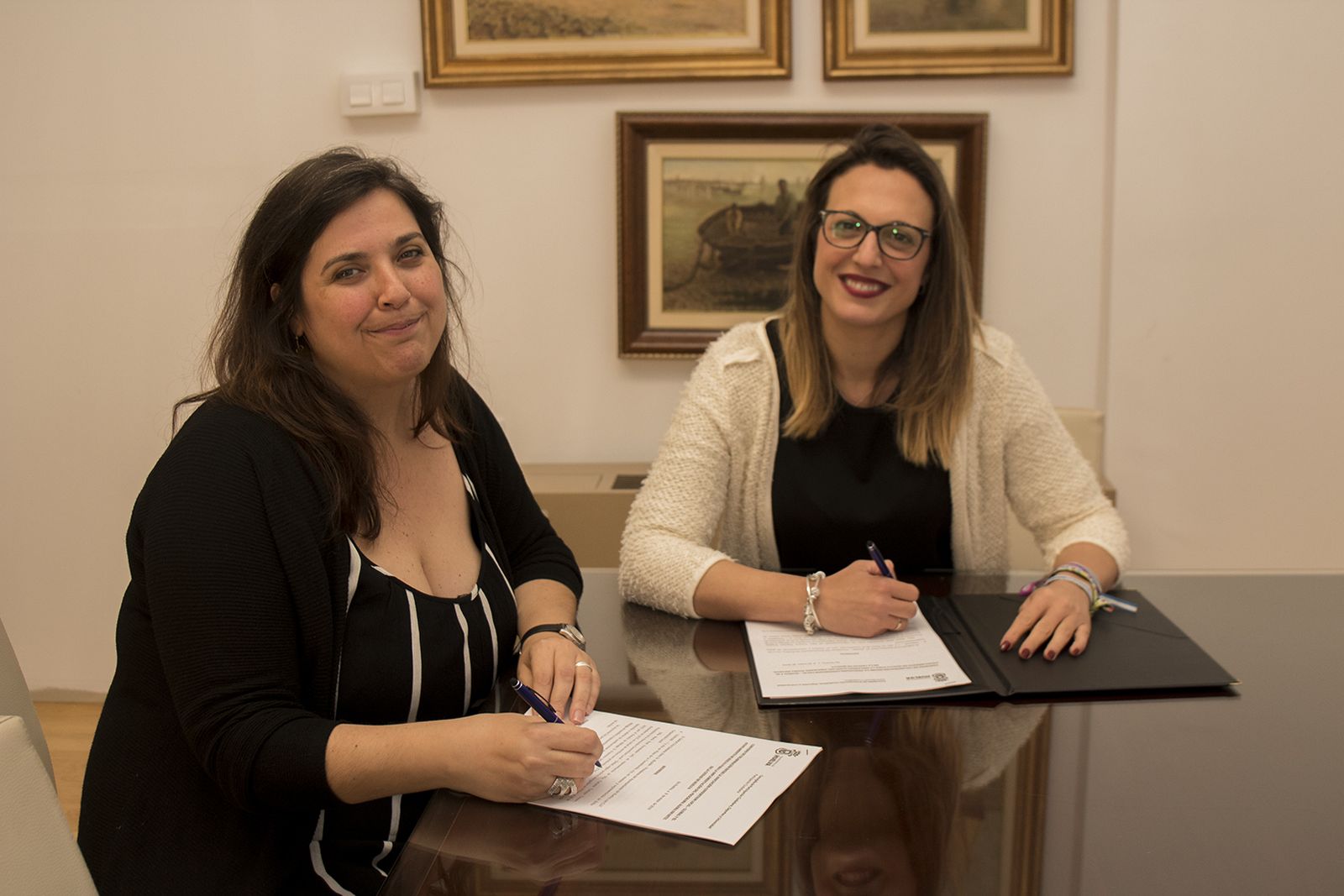 Firma de la colaboración entre el Ayuntamiento y la Asociación Consortium.