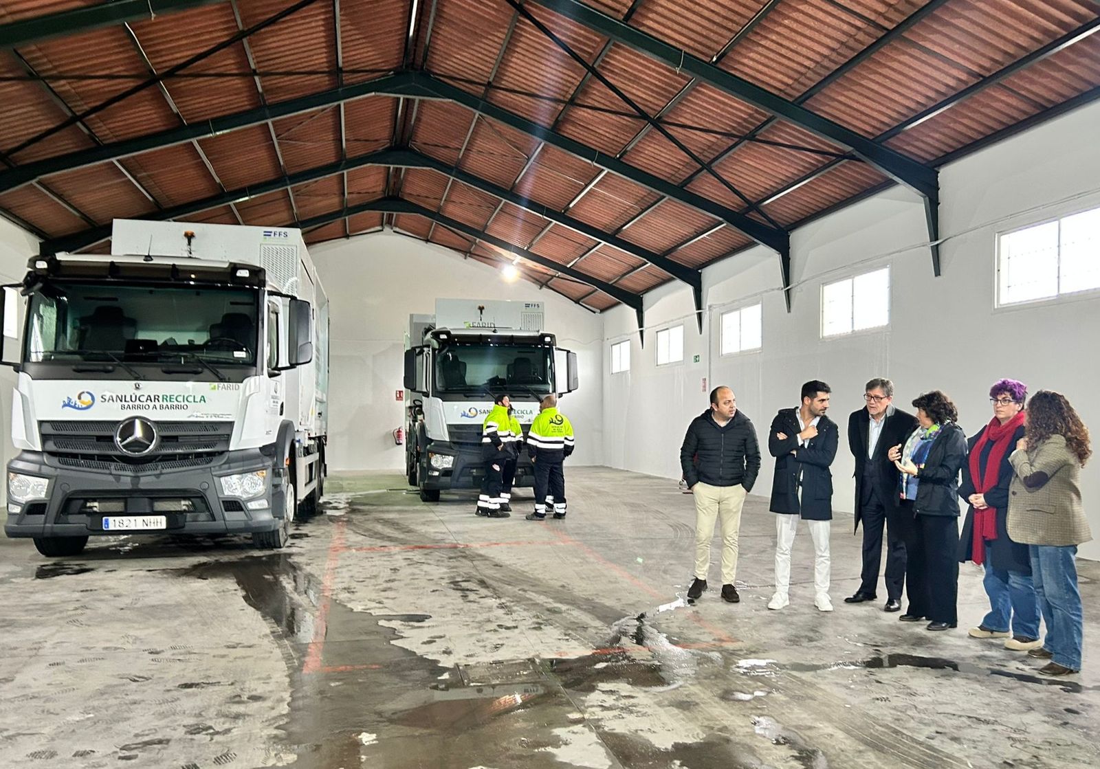 Presentación de los dos nuevos camiones del servicio de recogida de residuos.