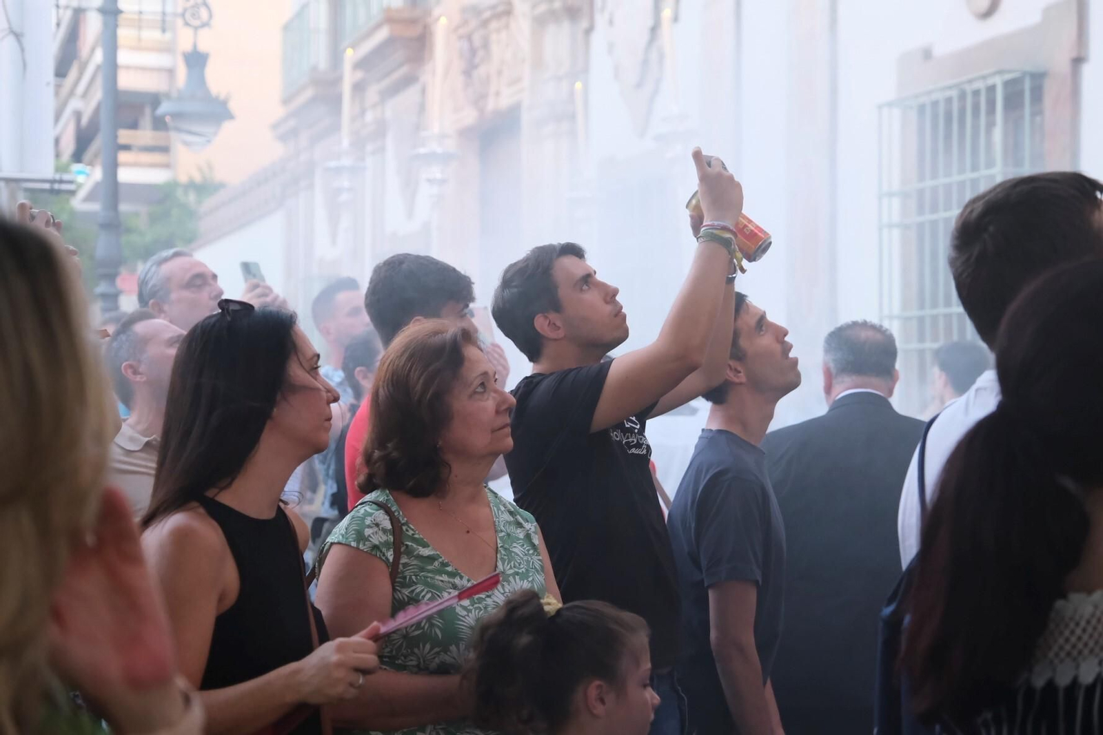 La procesión extraordinaria de la Quinta Angustia en Córdoba, en imágenes