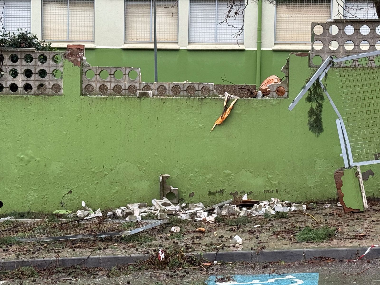 Fotos del temporal de lluvia y viento por la borrasca Kristin en el Campo de Gibraltar