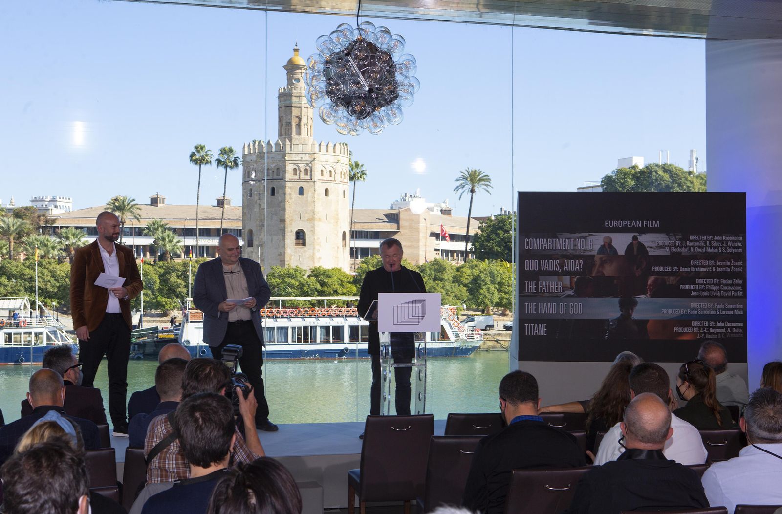 Un momento del anuncio de las nominaciones, en el Abades Triana.