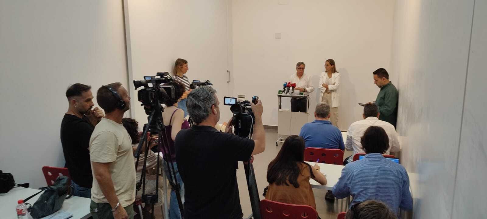 La rueda de prensa de Óscar Torres este miércoles en la sede de Gaspar del Pino.