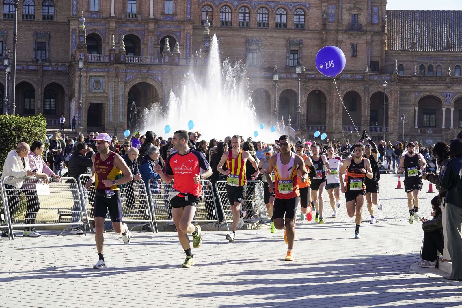 El Zúrich Maraton de Sevilla 2026 en la Plaza de España, galería 1