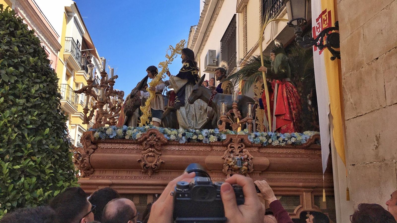 Salida procesional de La Pollinita, en Cabra. Salida procesional de La Pollinita, en Cabra.