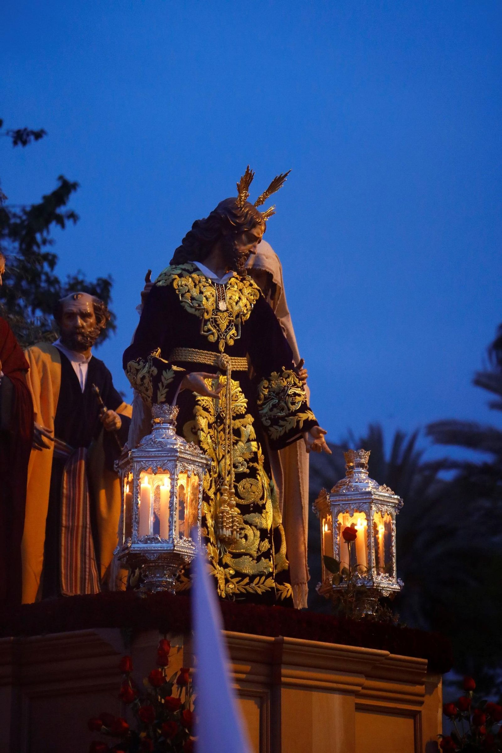 La procesión del Señor de la Salud de Puerta Nueva, en imágenes