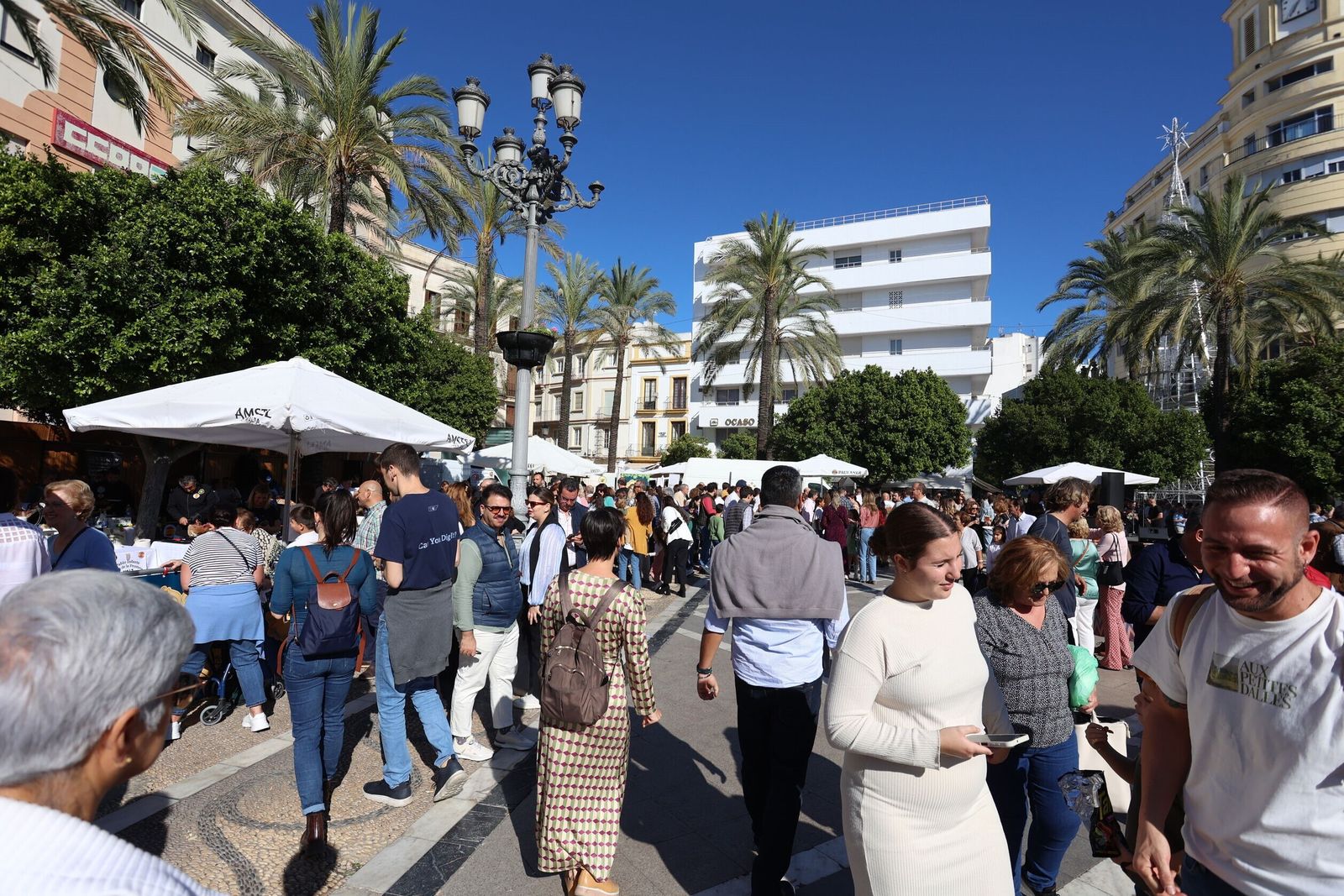 Cortadores de jamón en la plaza del Arenal a beneficio del Hogar San Juan