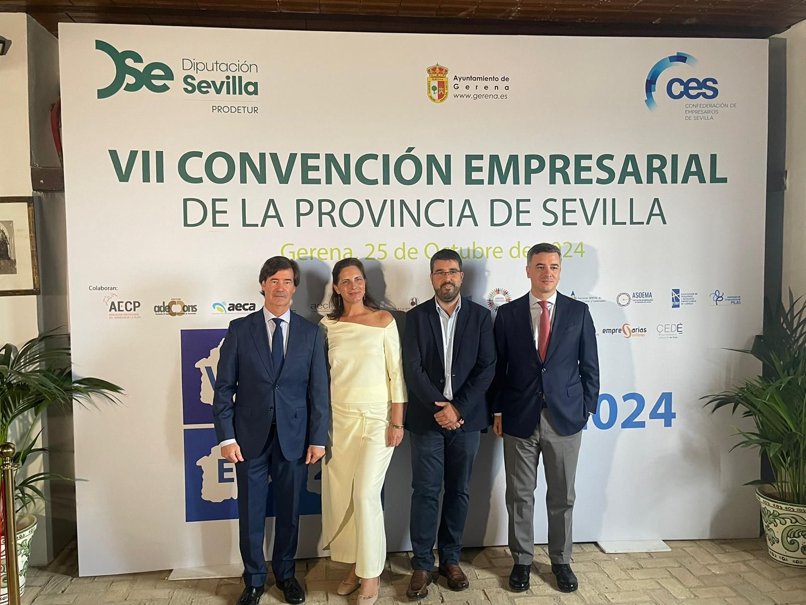 En la imagen, de izquierda a derecha; Miguel Rus, presidente de la CES; Verónica Cueto, presidenta de la Asociación Empresarial del Corredor de la Plata; Javier Fernández, alcalde de Gerena; y Rodrigo Rodríguez Hans,  vicepresidente de Prodetur.