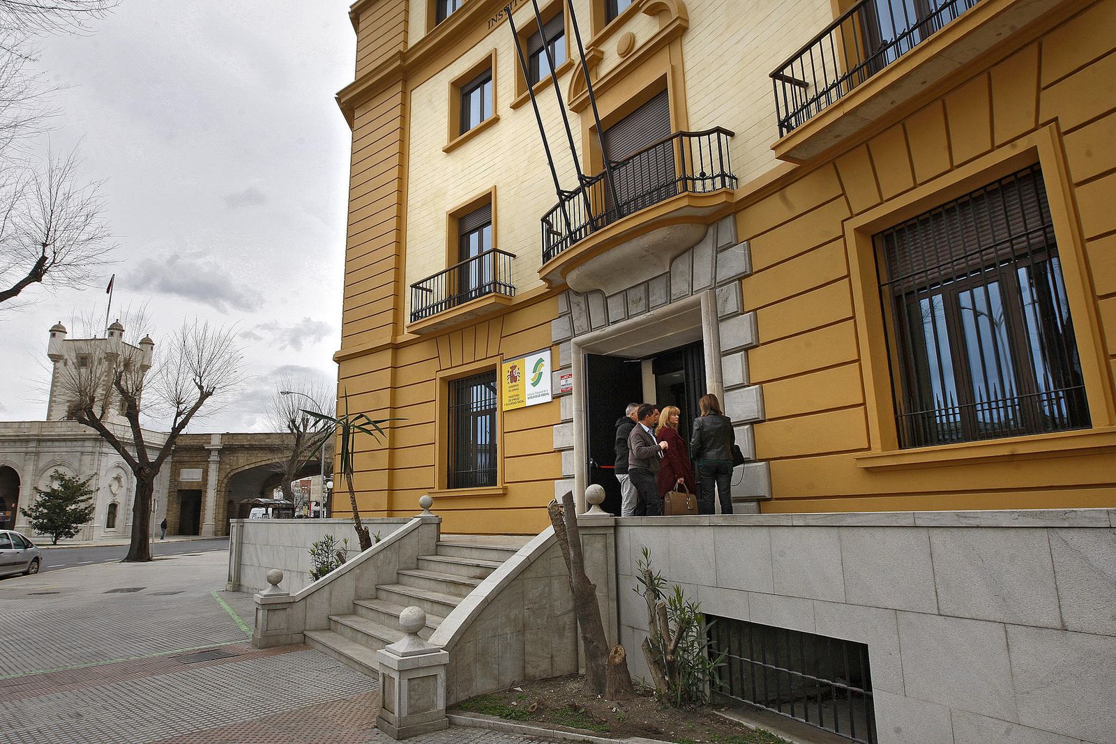 Imagen del reformado edificio de la popularmente conocida como Caja Nacional en la mañana de ayer.