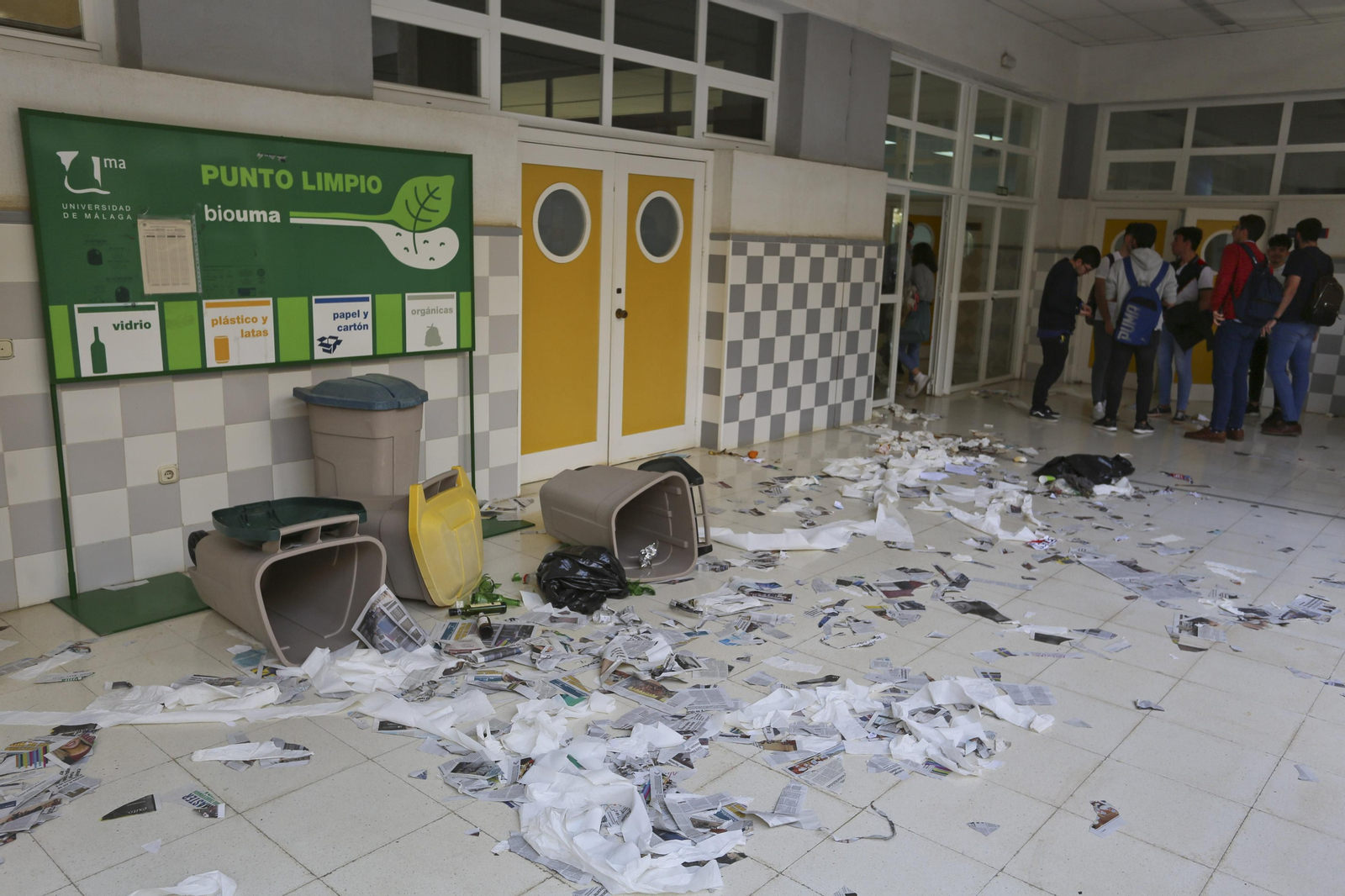 Fotos de la huelga de limpieza en la Universidad de Málaga