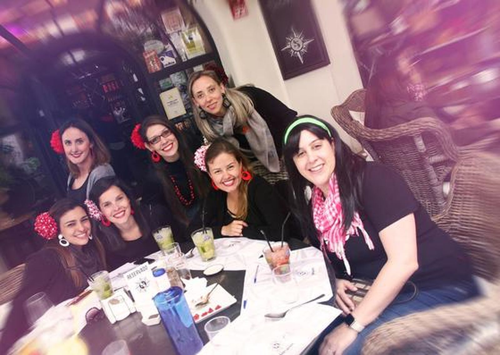 Amigas en Sojo Fusion. La celebración del Mayo Festivo lleva hasta Sojo Fusión a reuniones de amigas como la de la imagen para disfrutar de un buen rato. / El Día