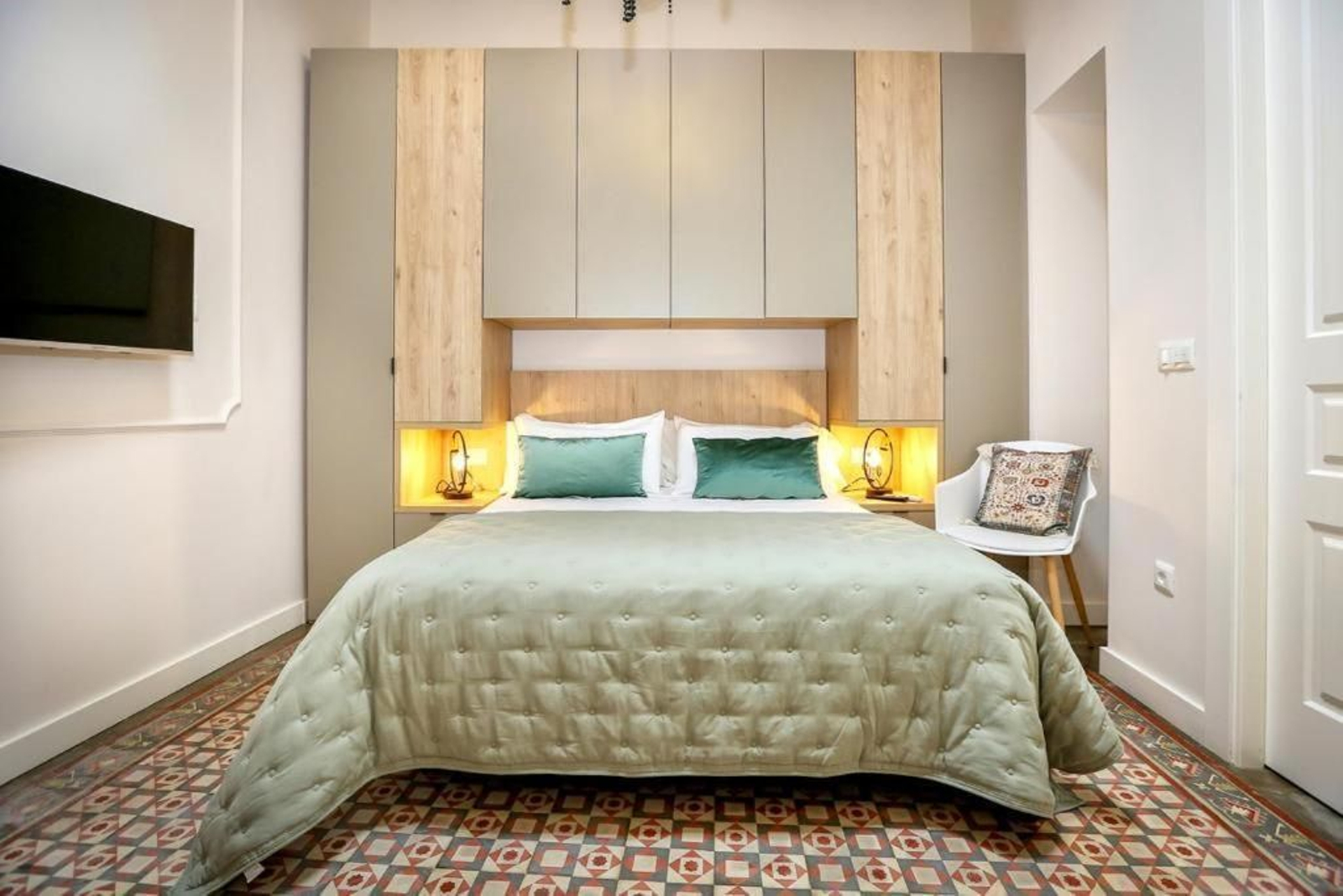 Así es 'El patio de Cristóbal Colón', un apartamento de matrícula de honor en Ayamonte