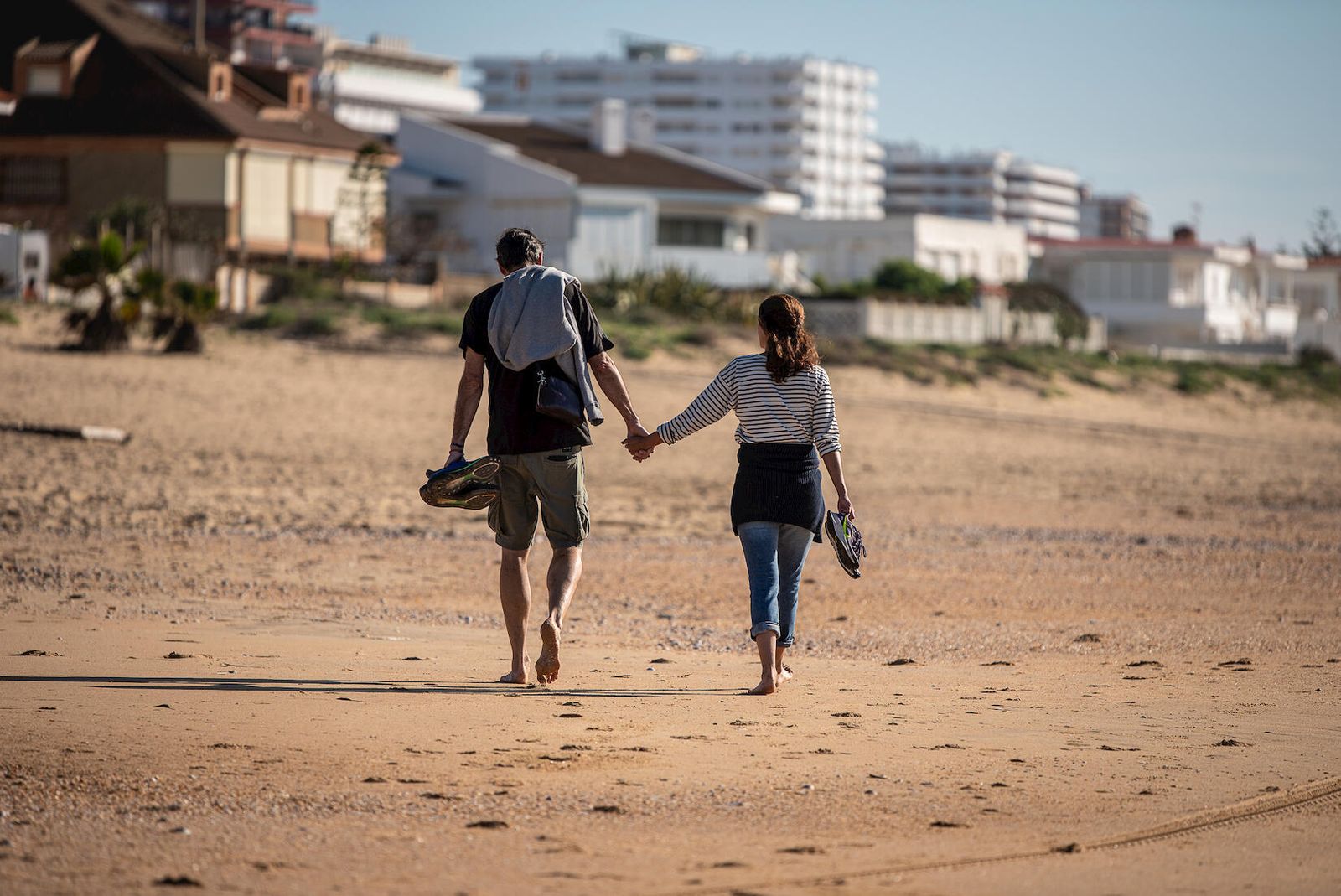 Los onubenses disfrutan de sus playas en pleno diciembre gracias a unas temperaturas primaverales