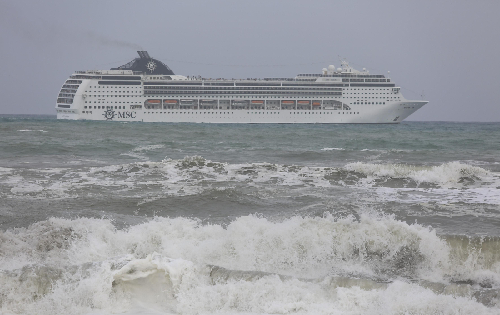 Las fotos del temporal en las playas de Málaga