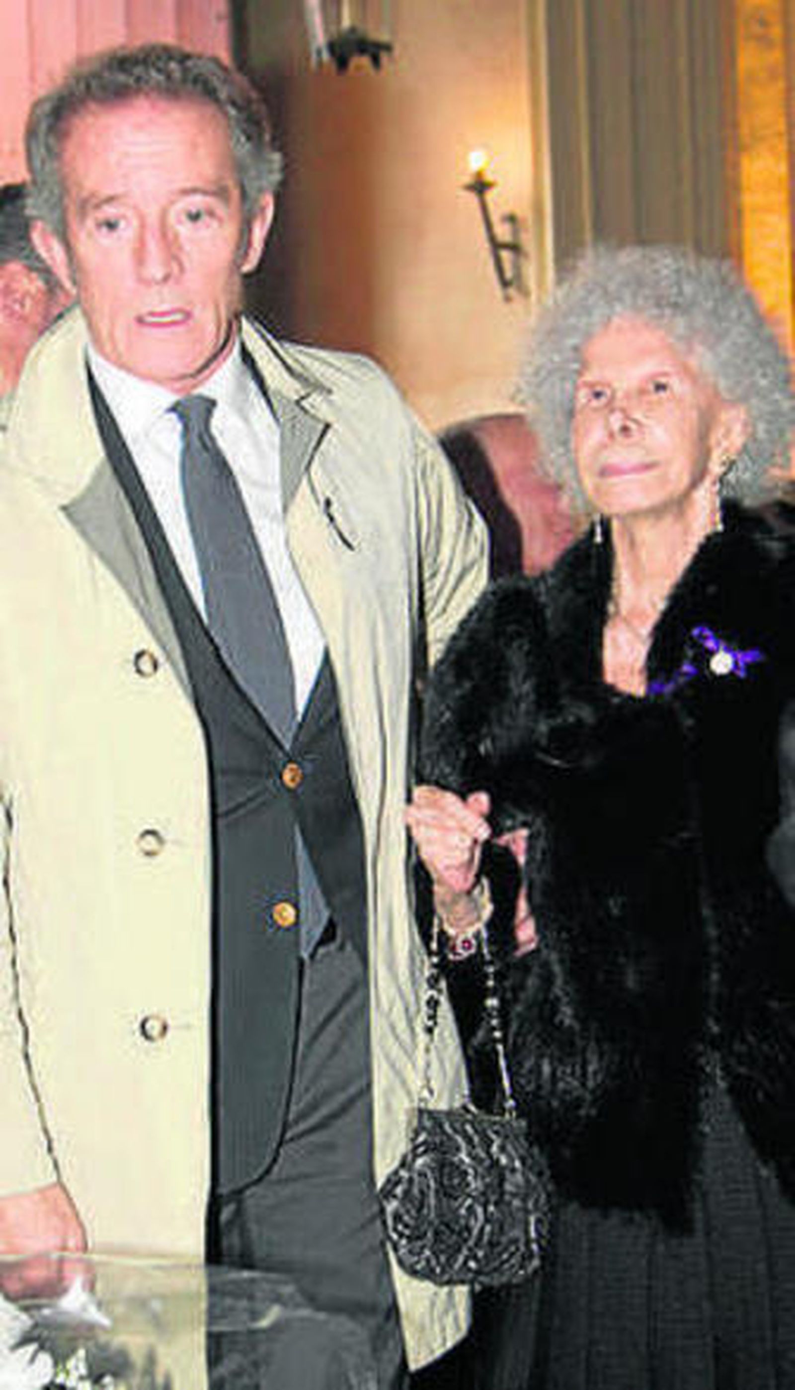 Alfonso Díez niega una recaída de la duquesa