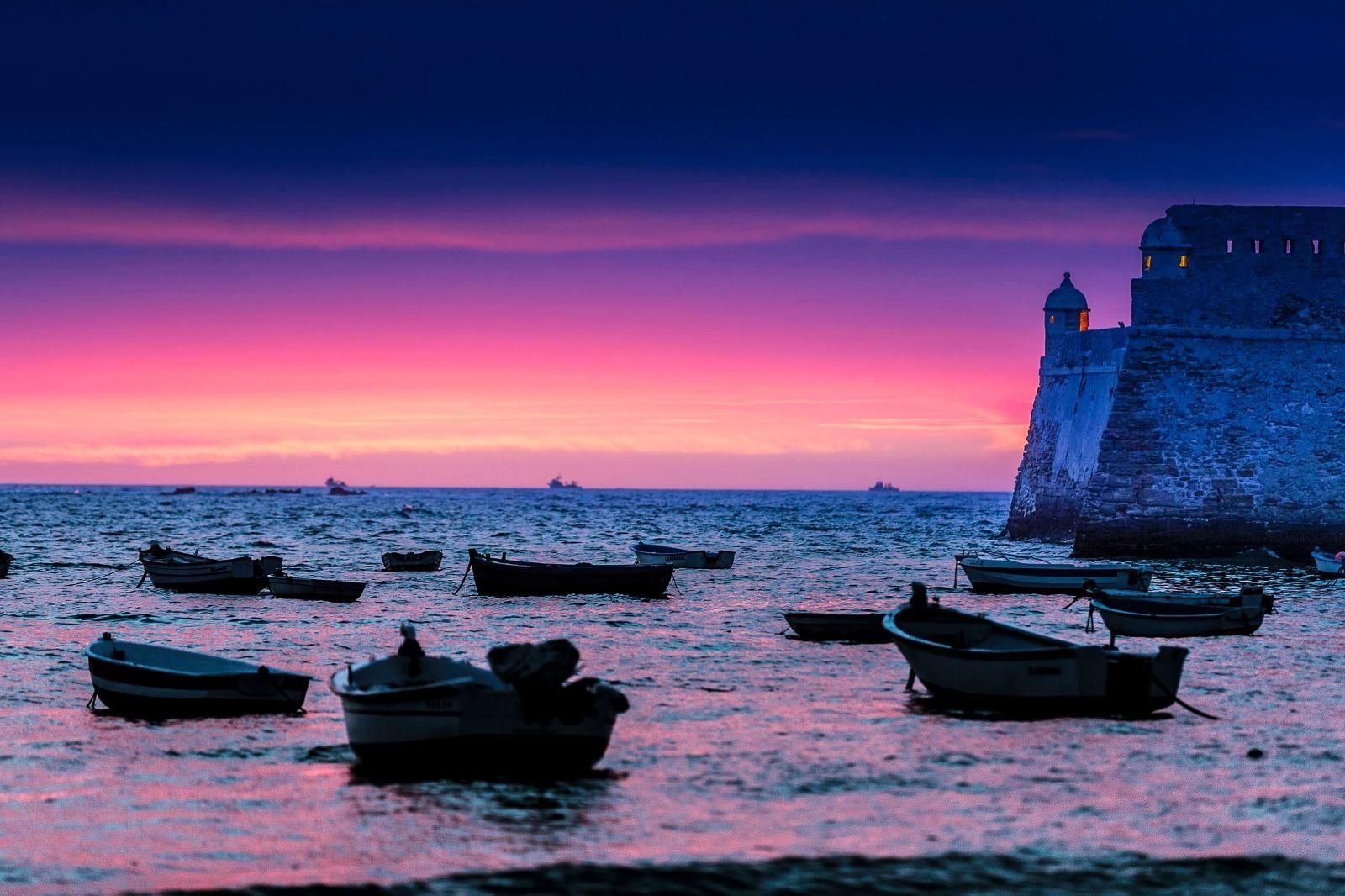 La puesta de sol de la Caleta está considerada como una de las mejores.
