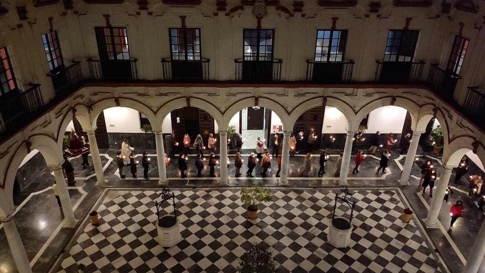Procesión de la Candelaria en el claustro de Santo Domingo.