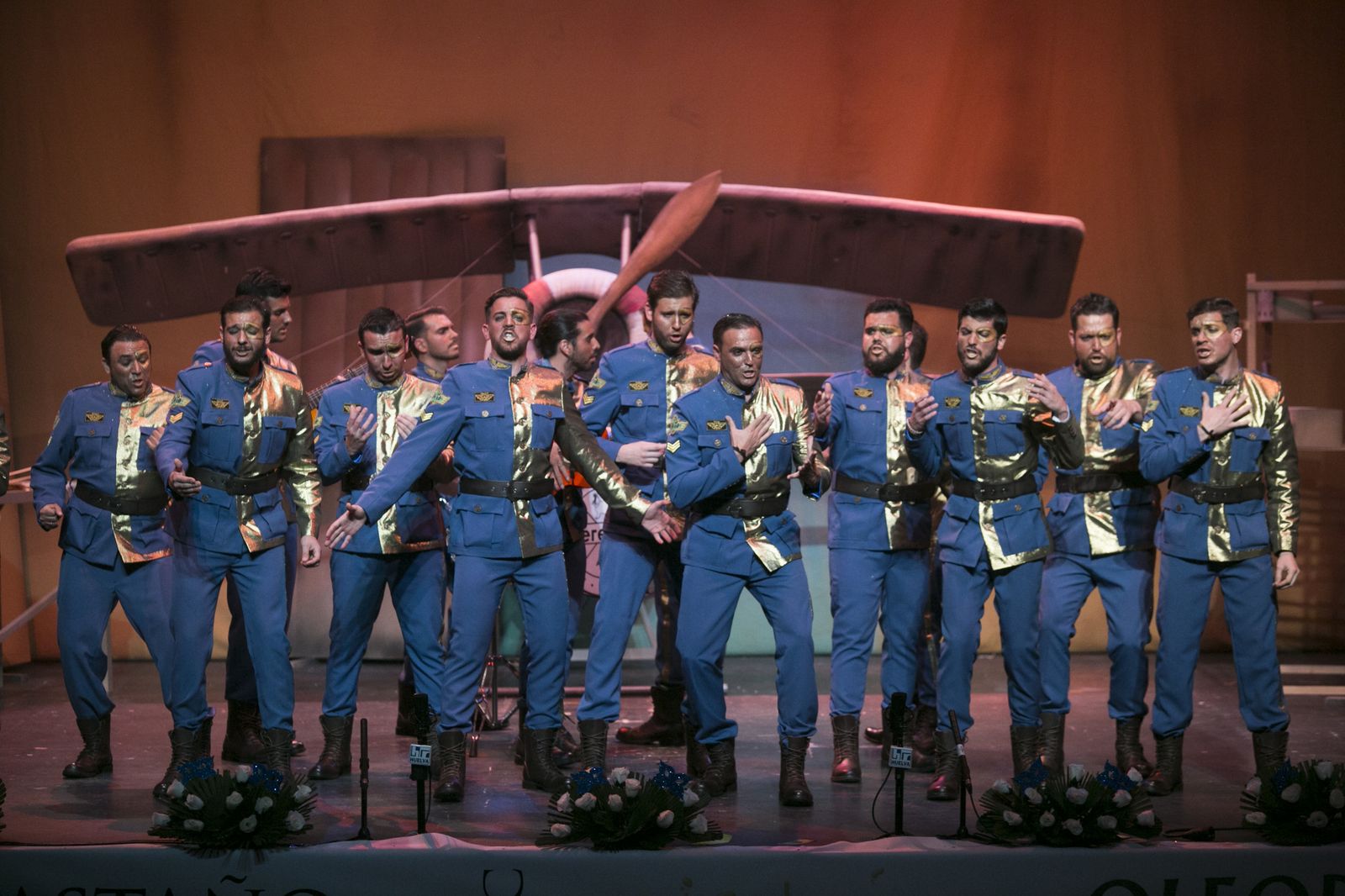 Comparsa 'El escuadrón del segundo mes', de Carmona (Sevilla)