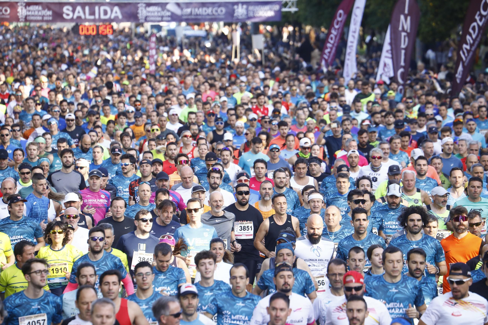 Las mejores fotos de la salida de la Media Maratón de Córdoba 2024
