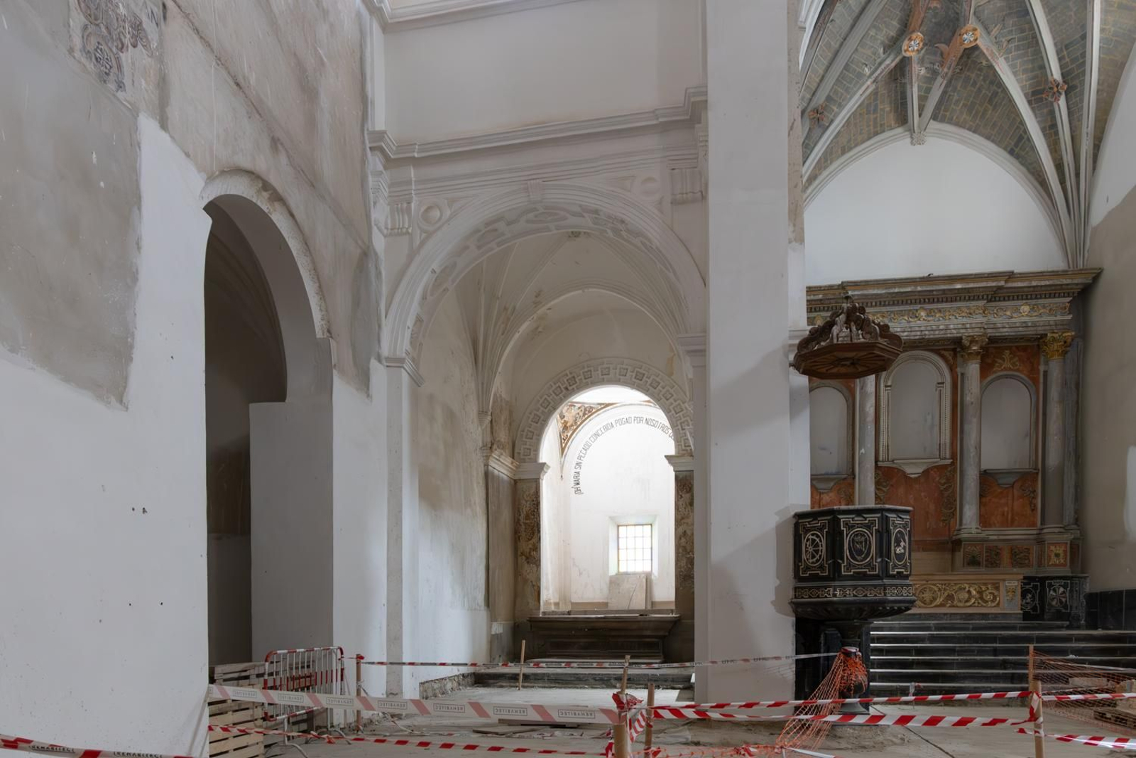 El interior de la iglesia de Santo Domingo de Jaén, al detalle.