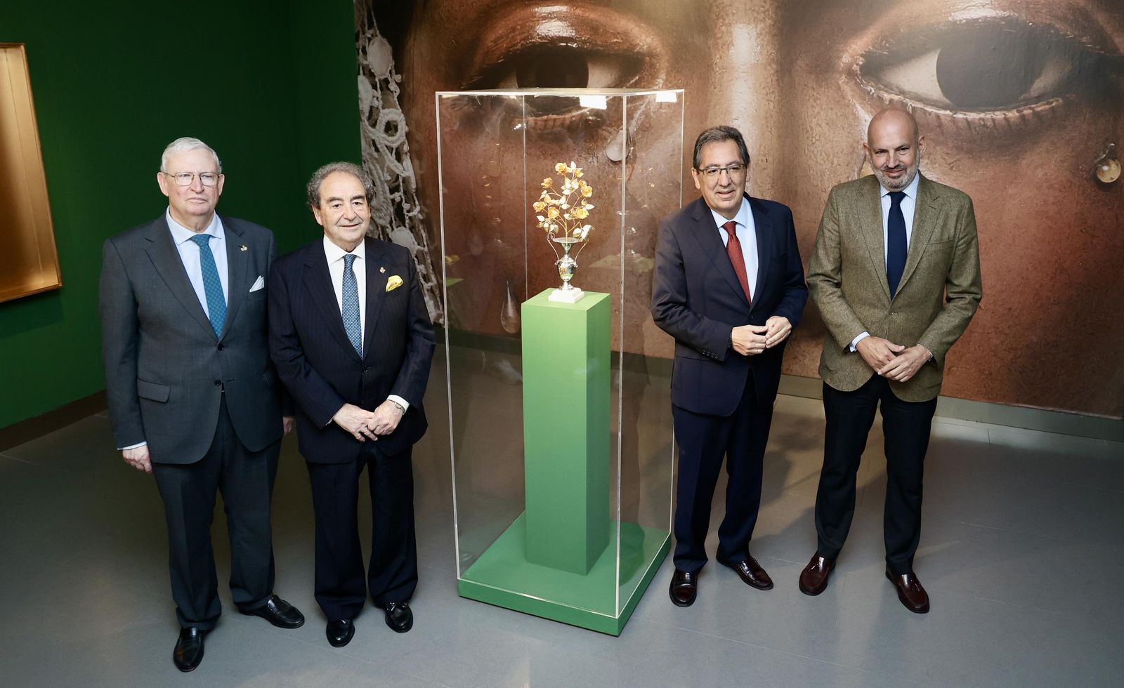 Exposición Ofrenda. Rosa. Corona. Beso