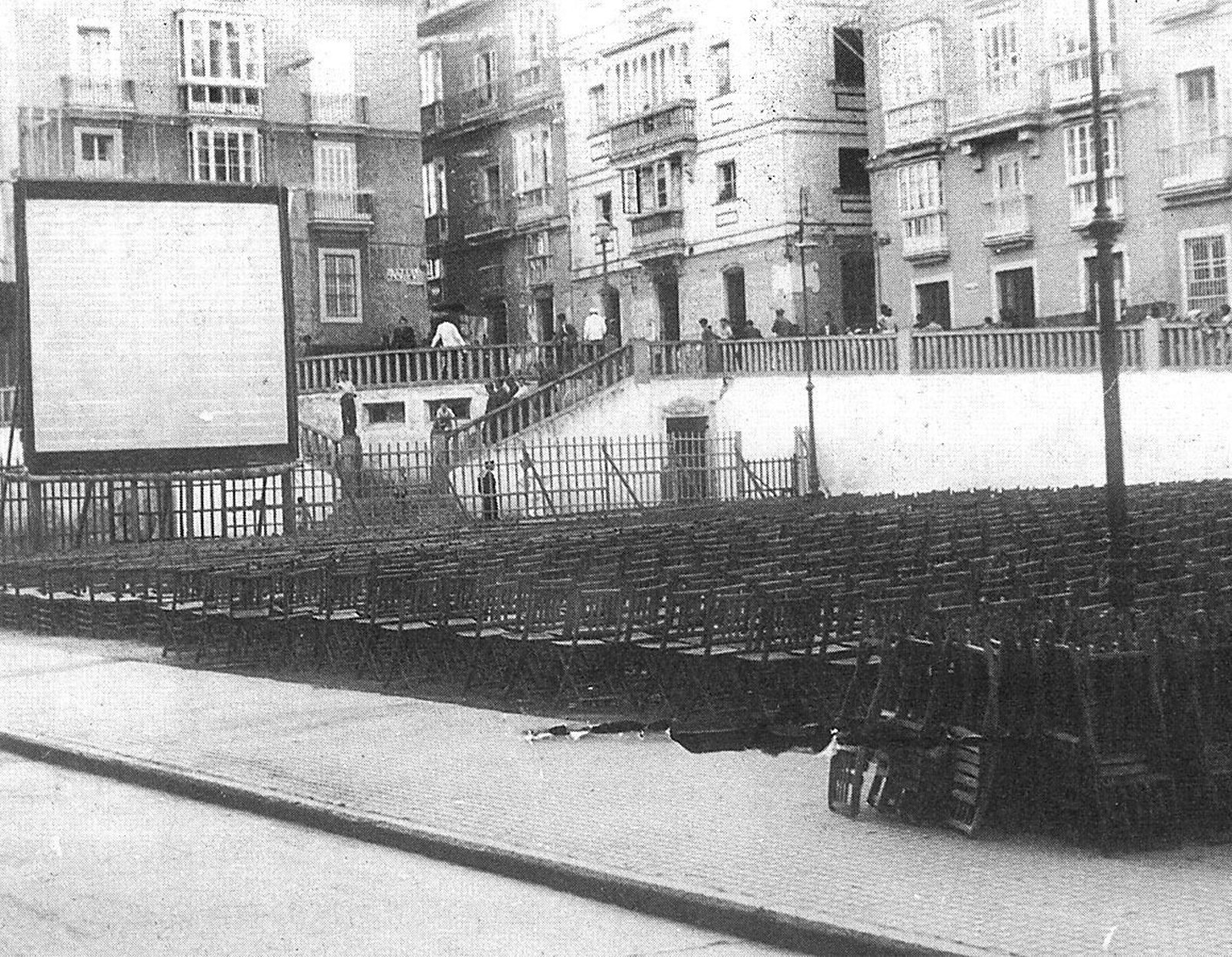 Un recorrido en imágenes por la historia de los cines en Cádiz