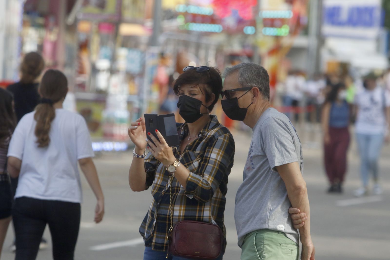 Primera jornada en el parque de atracciones de El Arenal, en imágenes