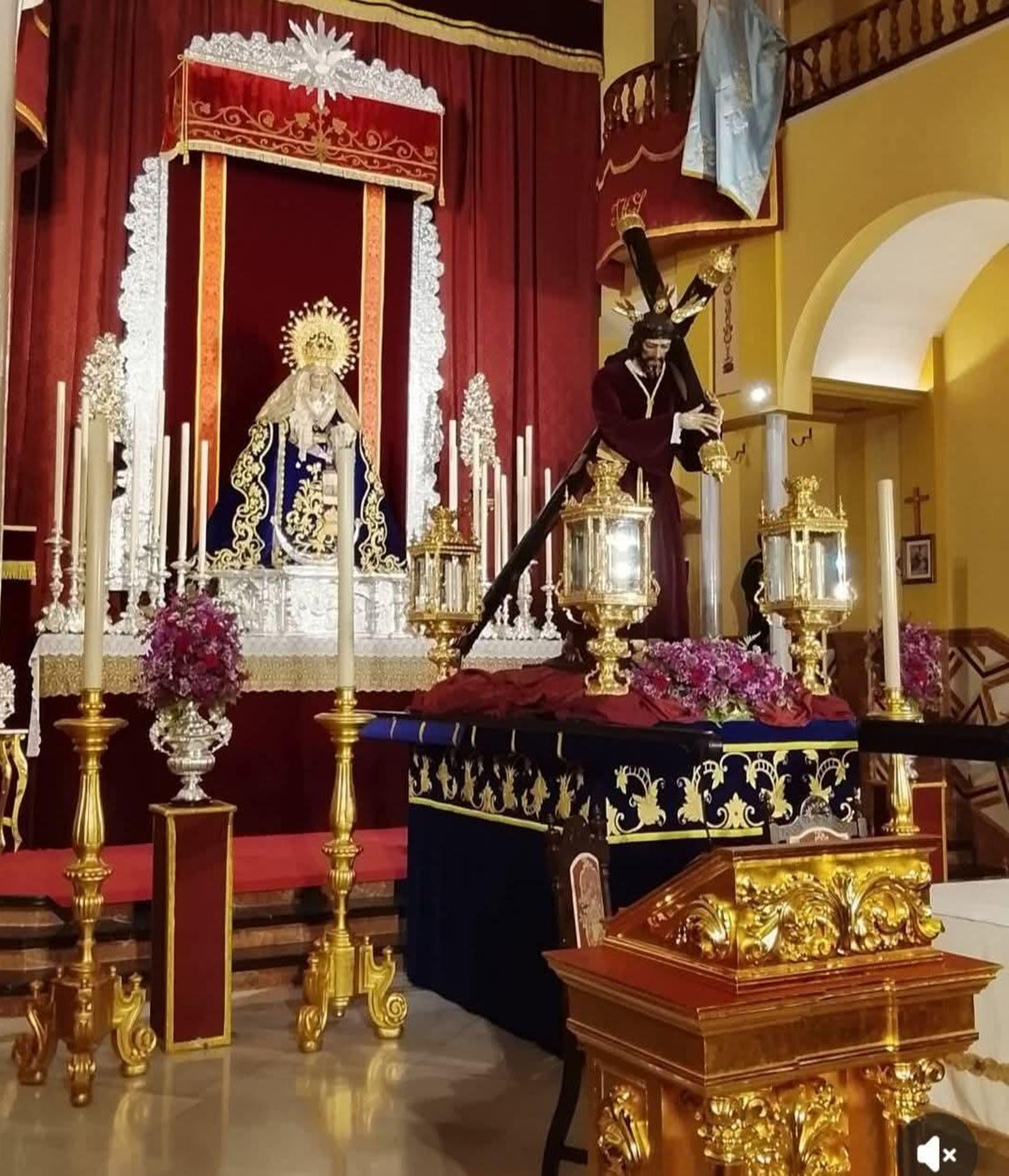 Jesús Nazareno, en las andas ya preparadas para los traslados.