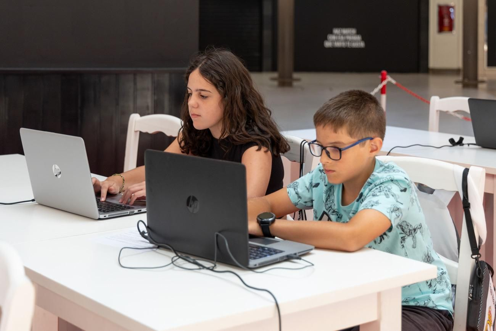 Así disfrutan los más jóvenes del campamento digital de La Loma,