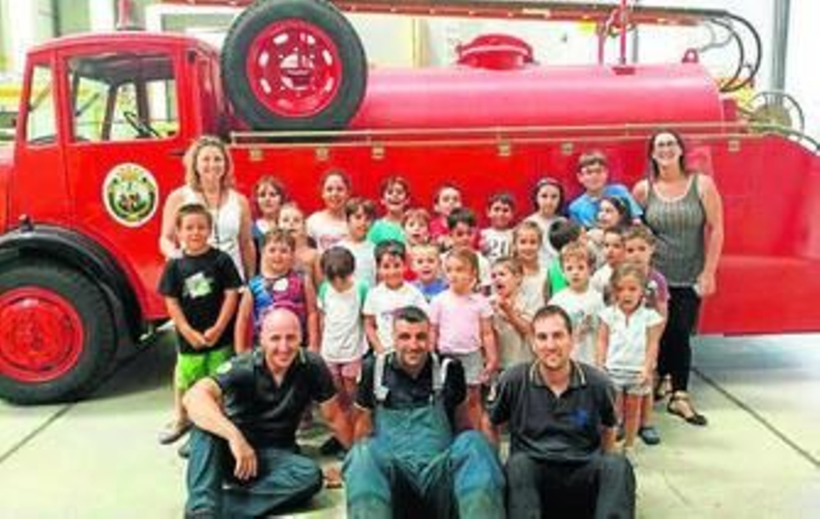 Visita del campamento al Parque de Bomberos.