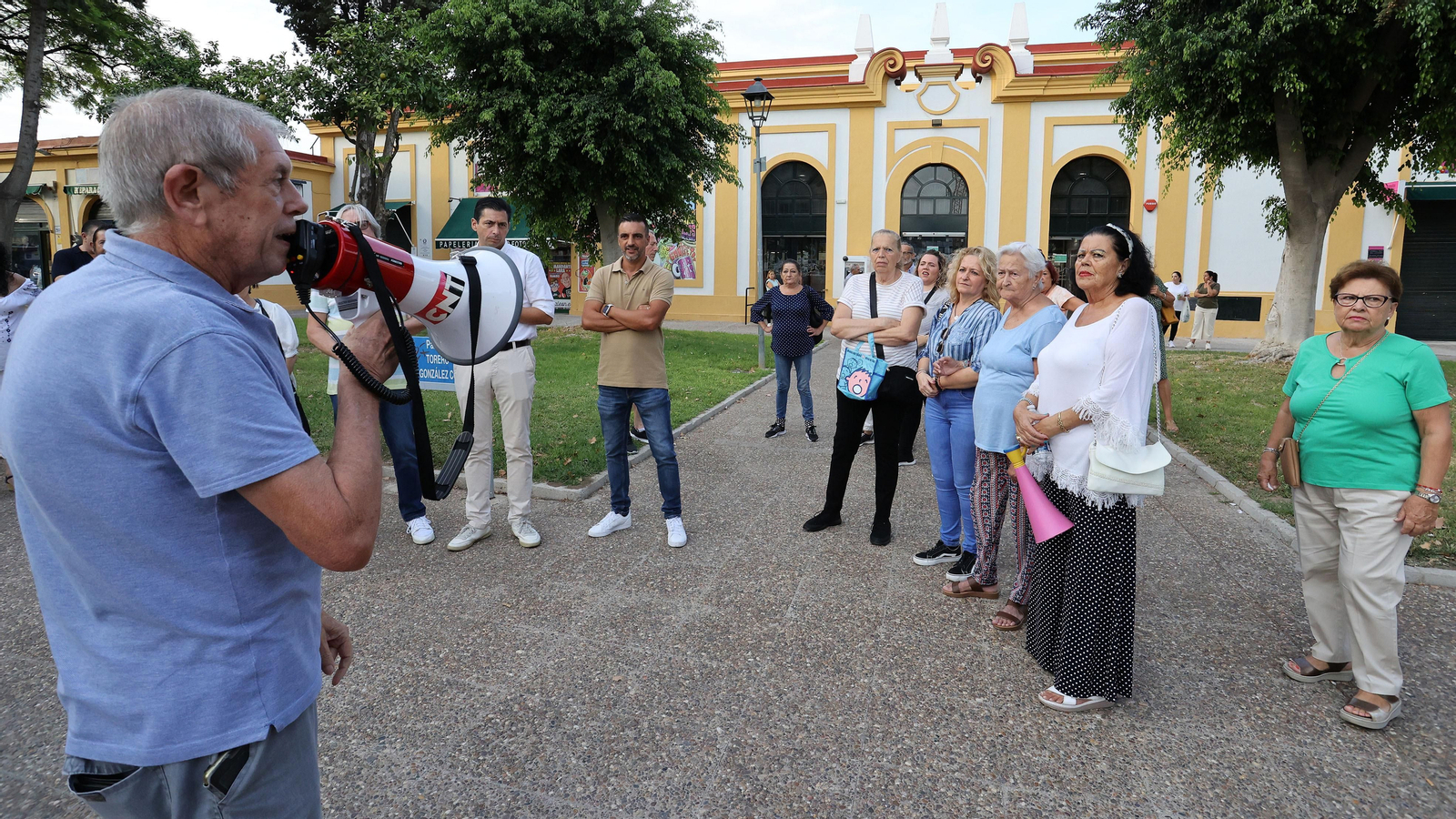 Manifestación de los vecinos de La Asunción de Jerez por los retrasos de la rehabilitación de sus bloques