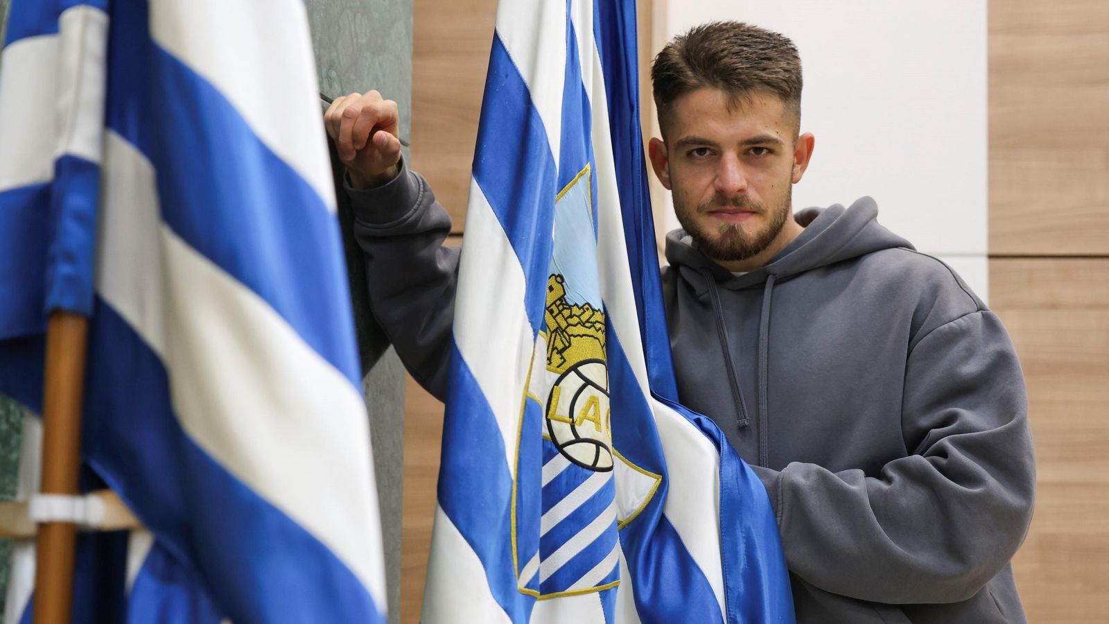 La entrevista a Dani Lorenzo, en la sala de prensa de La Rosaleda.