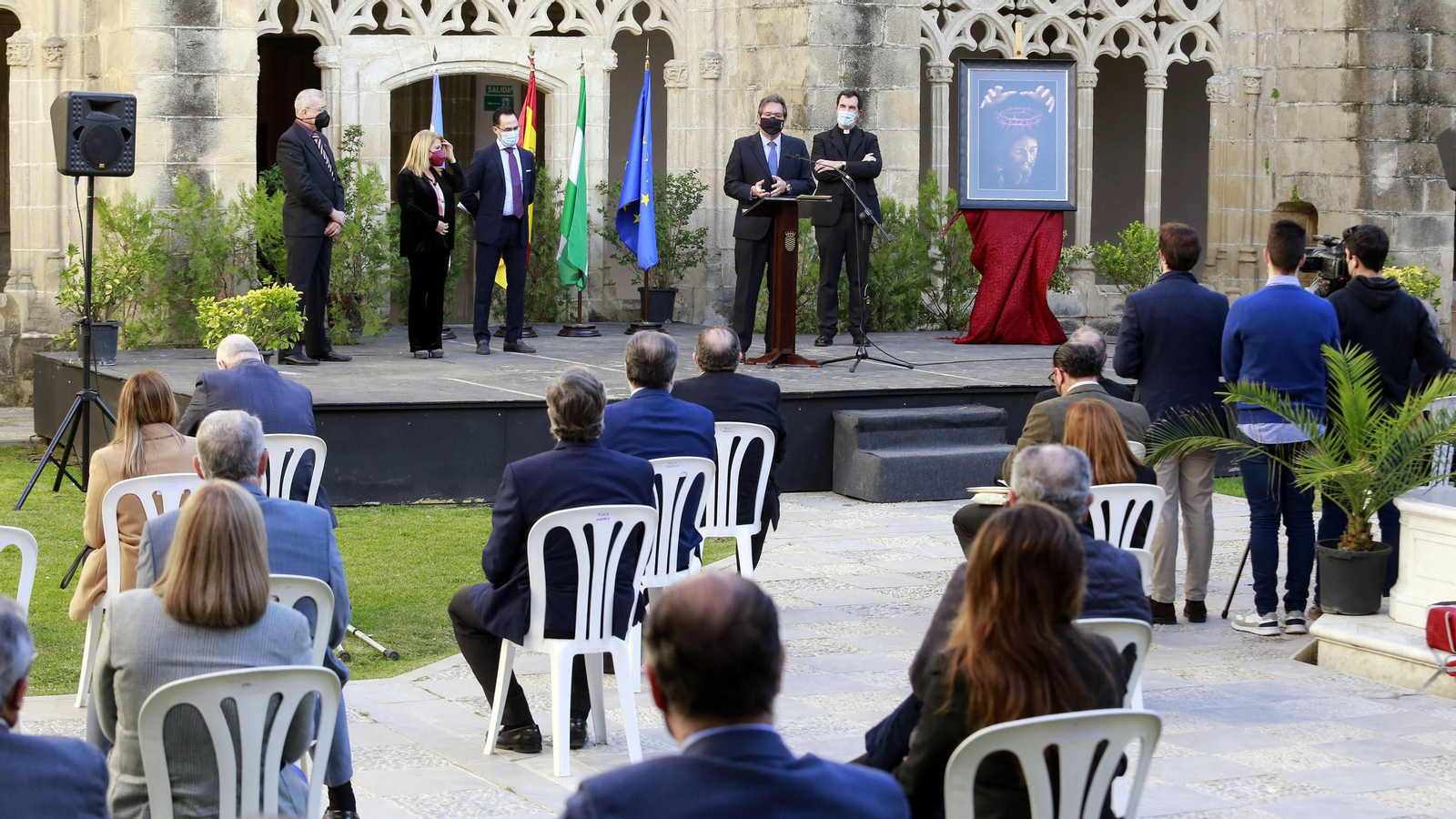 Imágenes de la magna exposición de las cofradías en Los Claustros