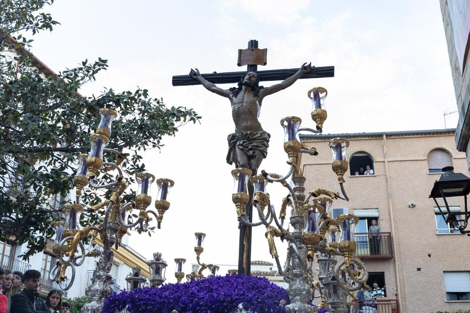 Las cofradías de la Vera Cruz, Expiración y Gran Poder lucen sus cortejos en la calle