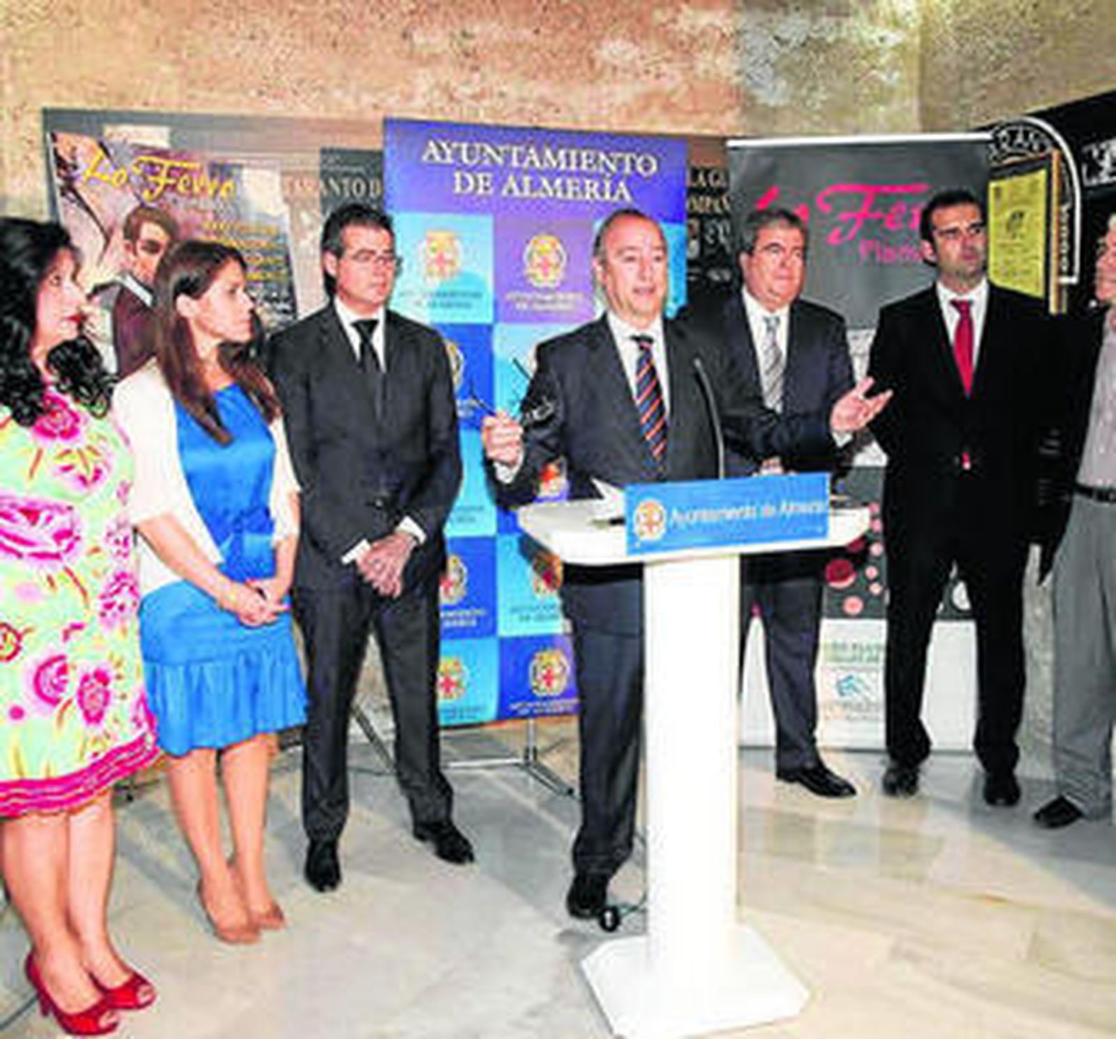 Rodríguez Comendador con el alcalde de Torre Pacheco en los Aljibes.