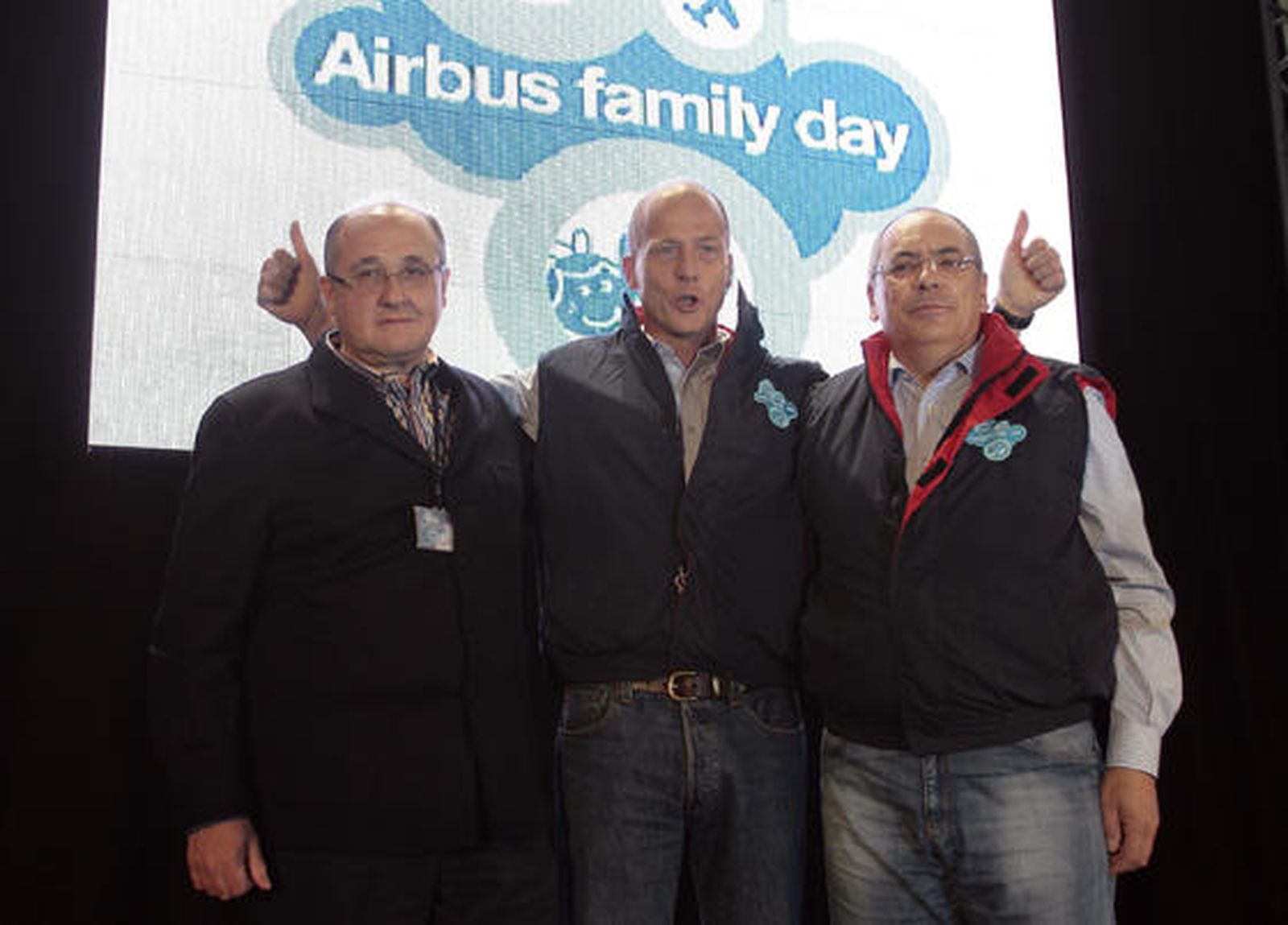 Airbus Military reunió en San Pablo y Tablada a 30.000 familiares y amigos de sus empleados en el denominado Día de la Familia, en el que visitaron las instalaciones de la empresa y diferentes aviones.

Foto: Juan Carlos Muñoz