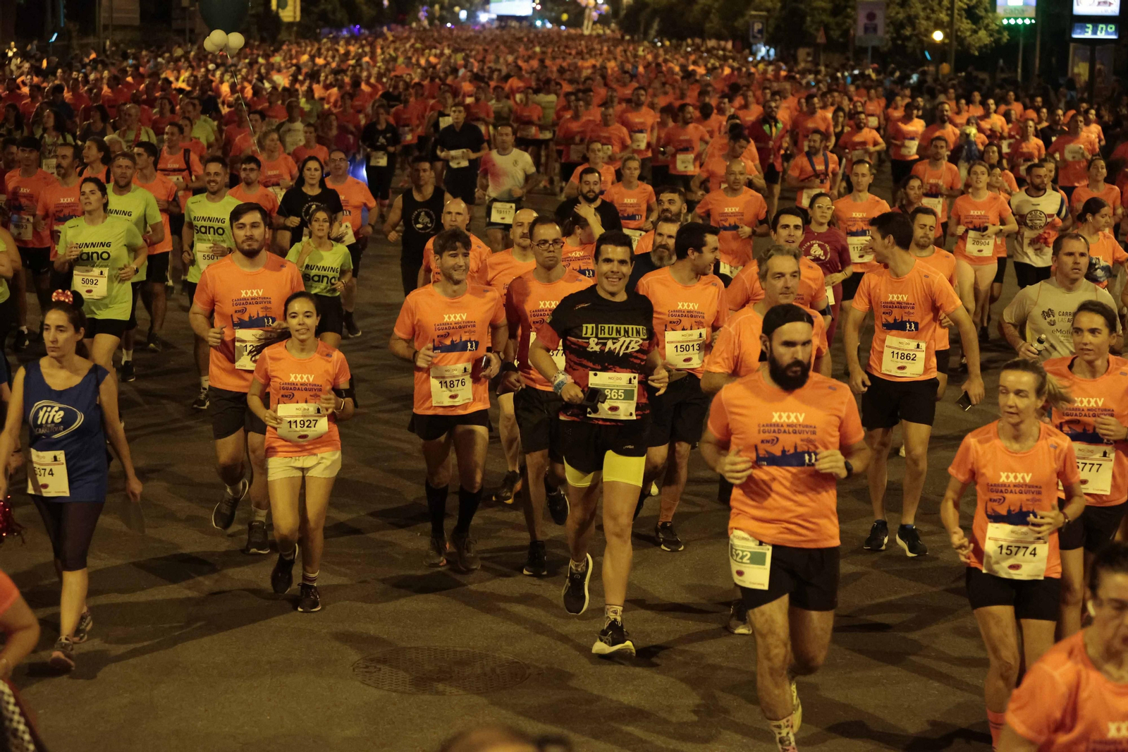 Búscate en las fotos de la Carrera Nocturna (III)