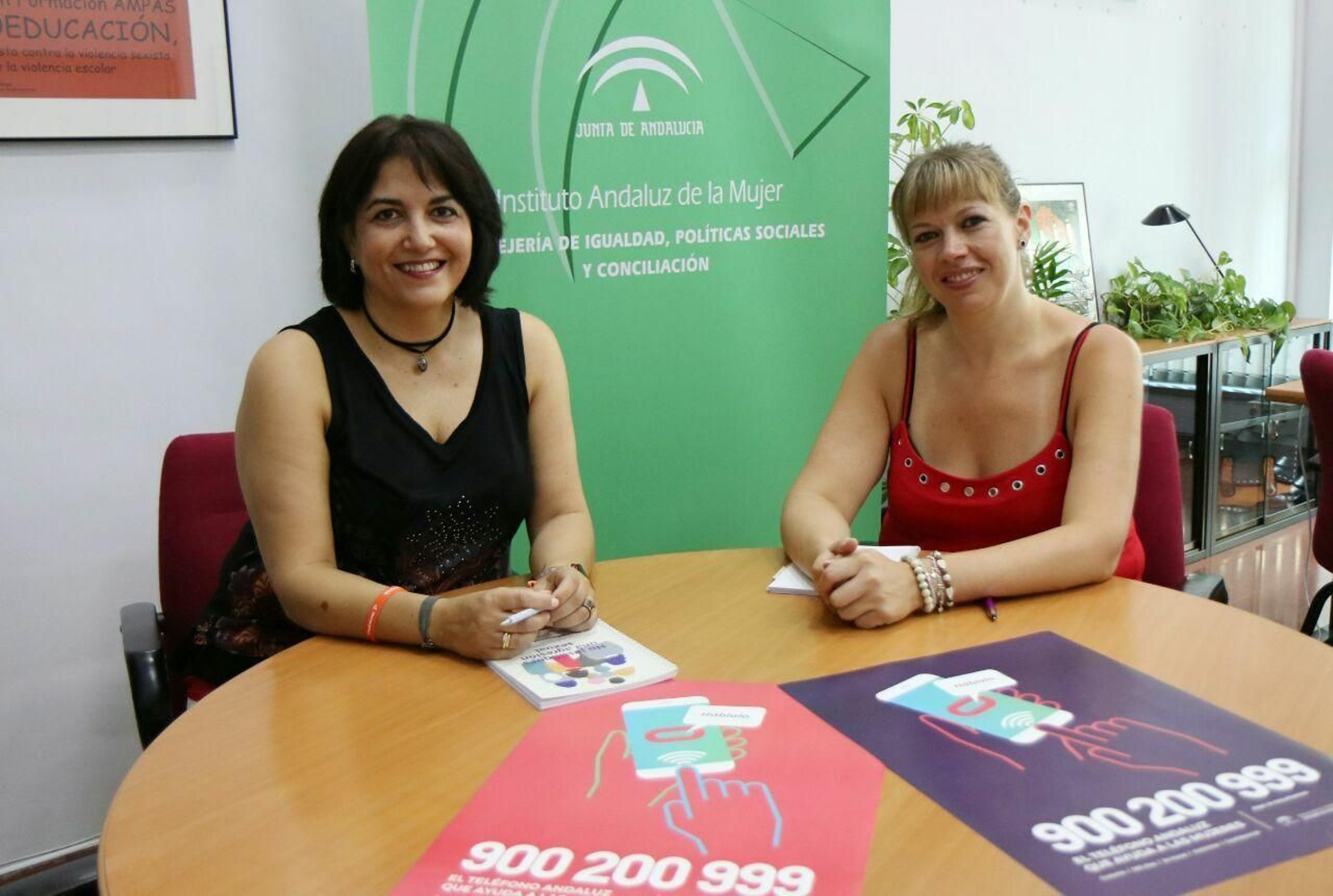 Eva Timoteo y Lourdes Arroyo