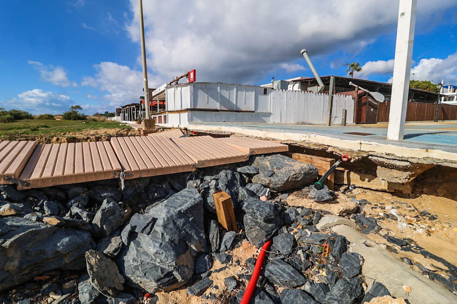 Estado de la playa de Mazagón tras los últimos temporales, en fotografías