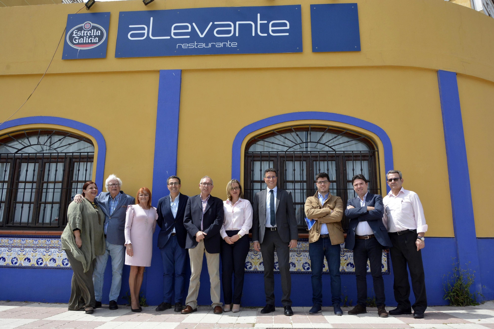 Ana Villalta, Luis Mañasco, Juani Fernández, Jesús Luque, Ramón Mata, Susana González, Javier Chaparro, Rafa Máiquez, Francisco Fernández y Agustín Ruiz.