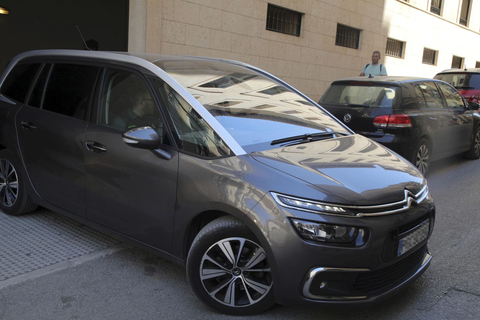 Salida de un coche con el principal acusado el pasado verano