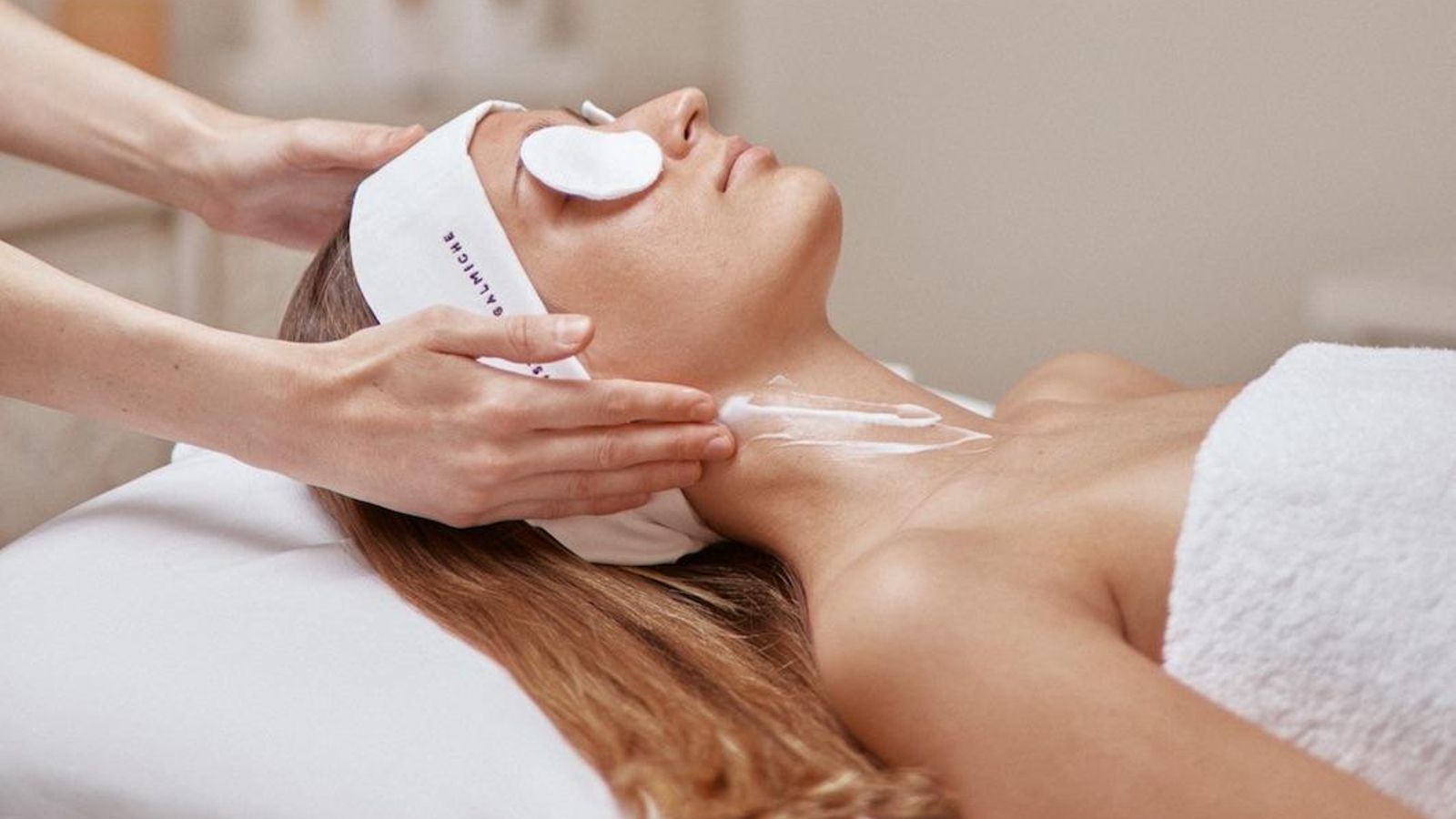 Los tratamientos de belleza previos al verano preparan la piel y la protegen. Los tratamientos de belleza previos al verano preparan la piel y la protegen.
