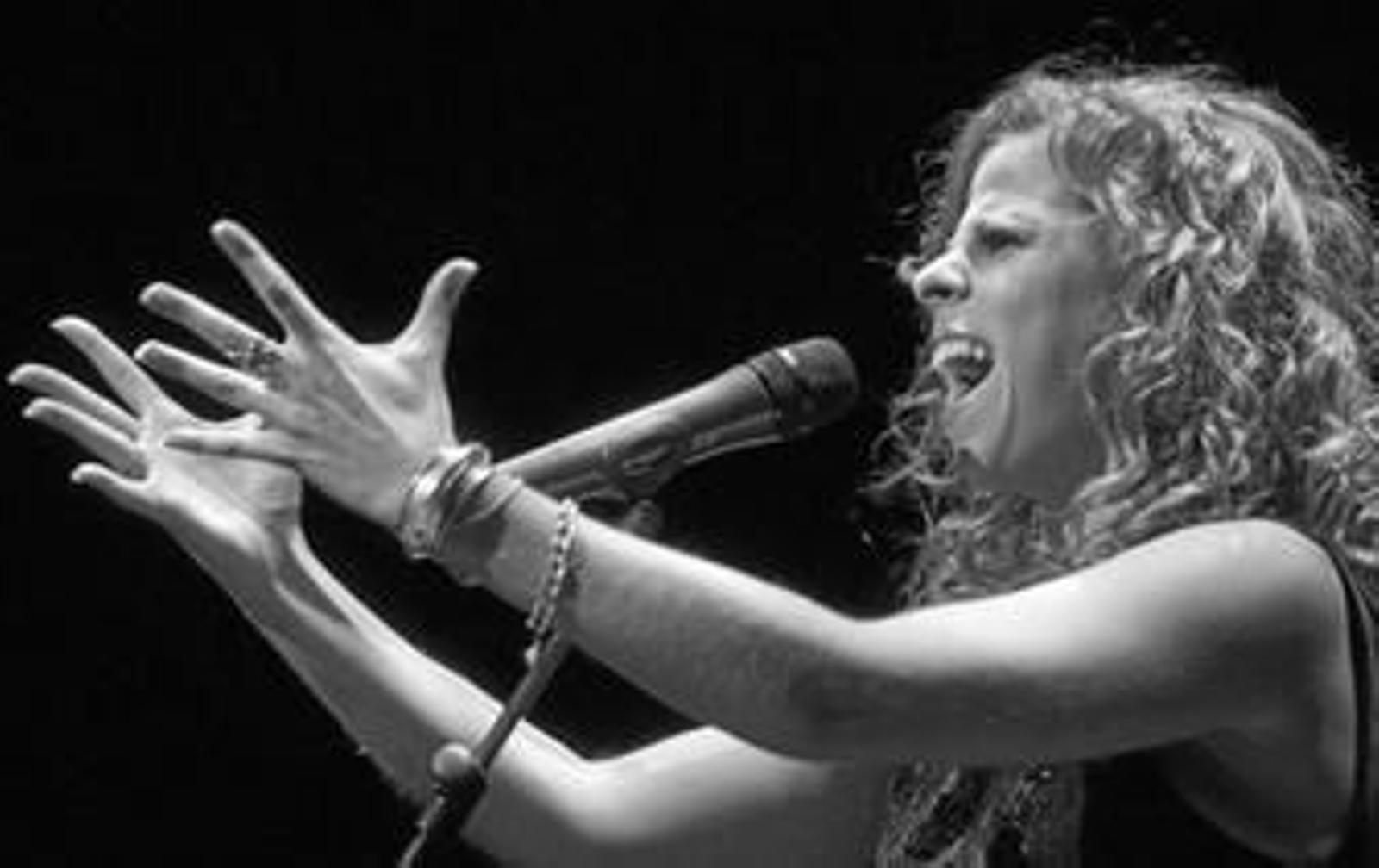 La joven artista en una de sus actuaciones.