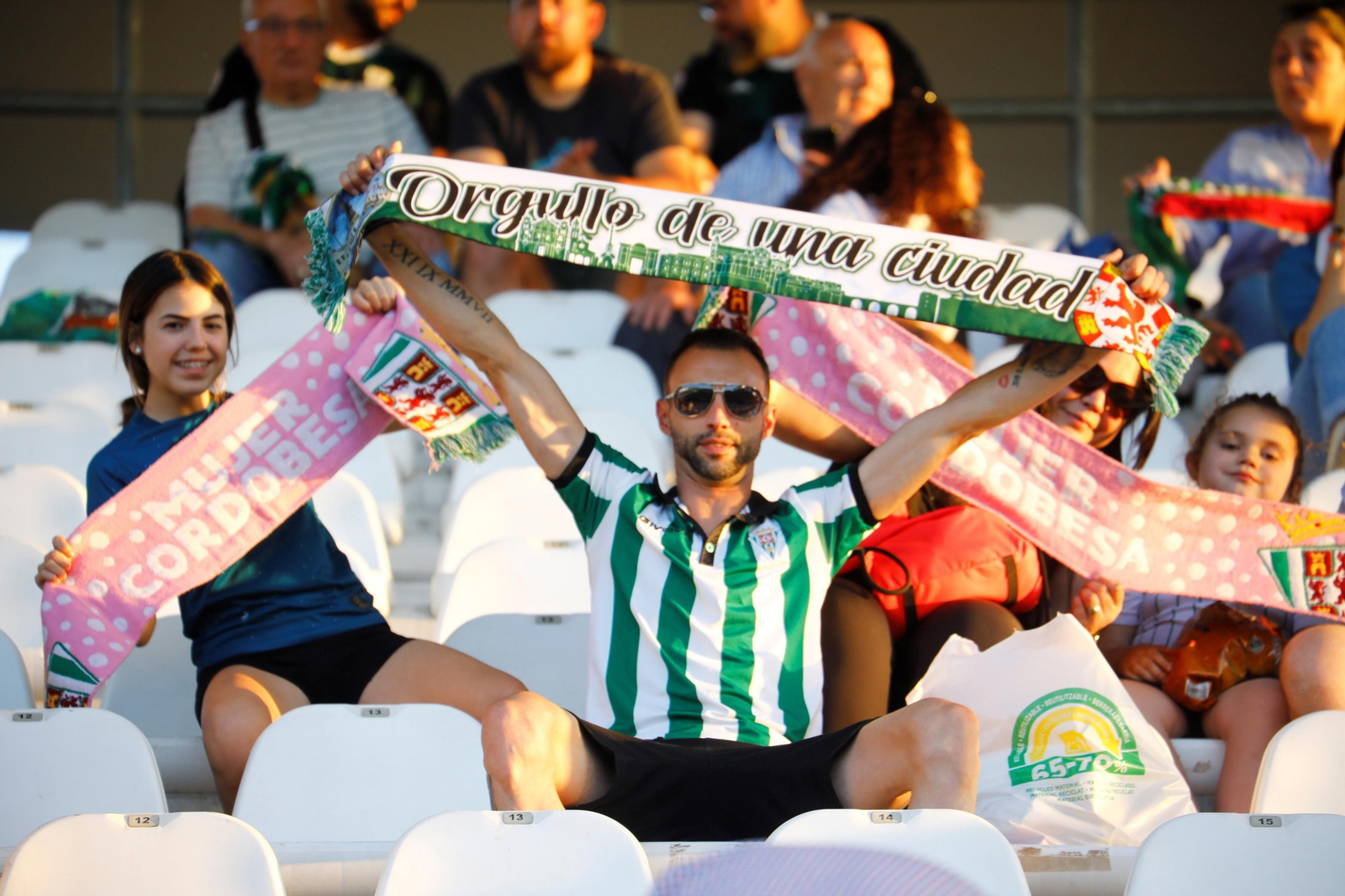 Las mejores fotos del ambiente en el Córdoba CF - Racing Ferrol