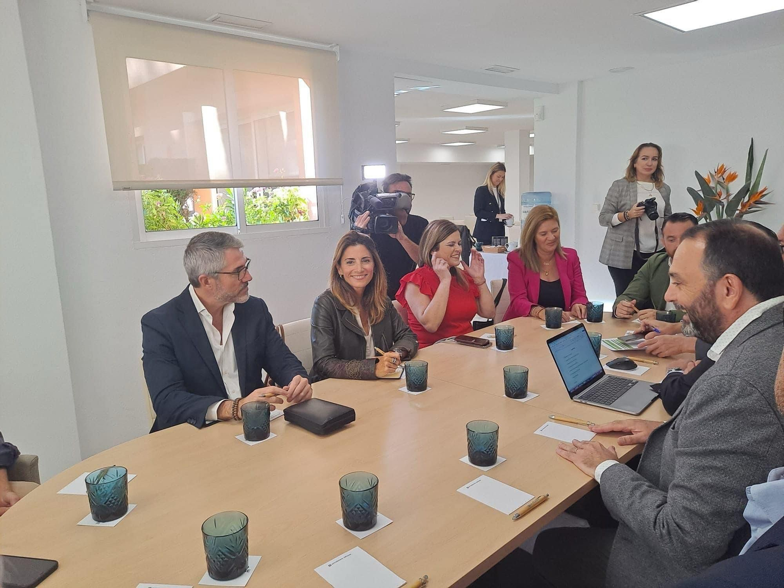 La reunión mantenida entre el Ayuntamiento y Aehcos. La reunión mantenida entre el Ayuntamiento y Aehcos.