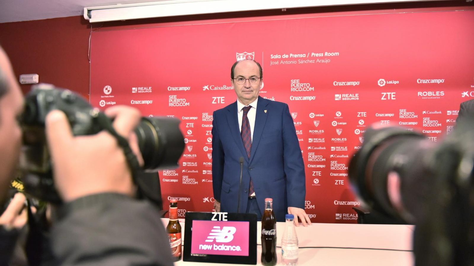 José Castro en la sala de prensa del estadio.