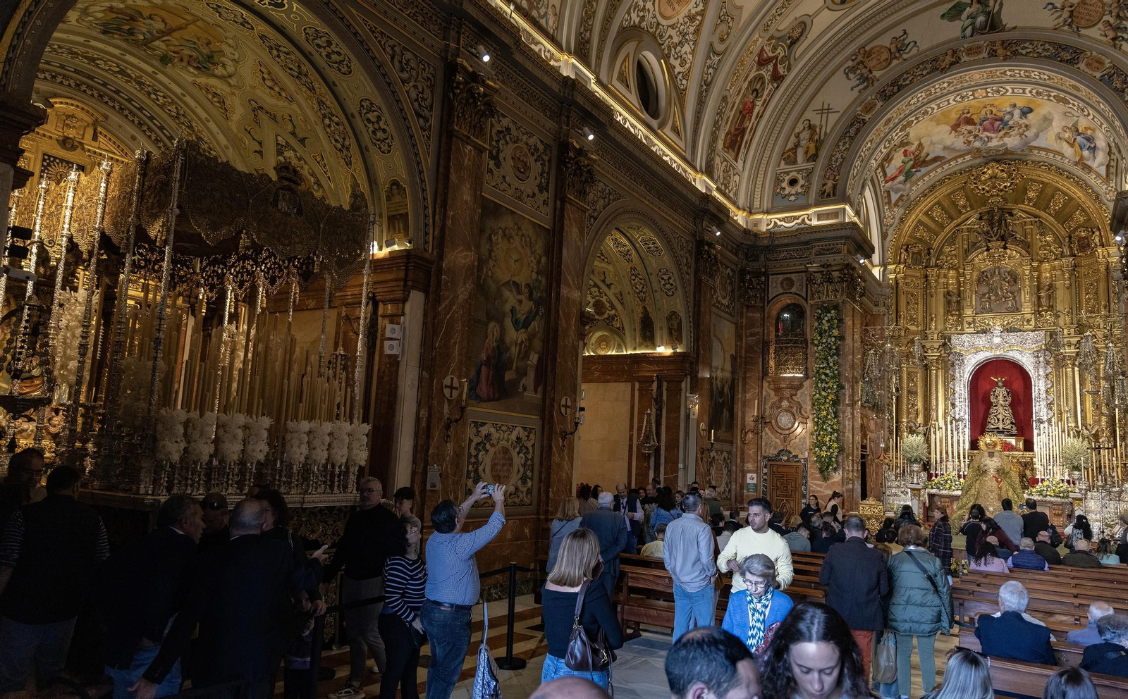 Todas las imágenes de la Macarena preparada para recibir la Rosa de Oro